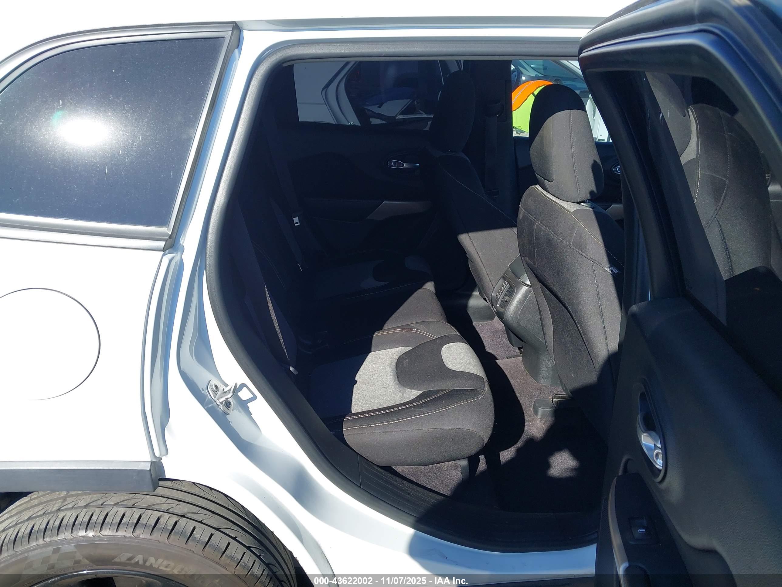 JEEP CHEROKEE image 8