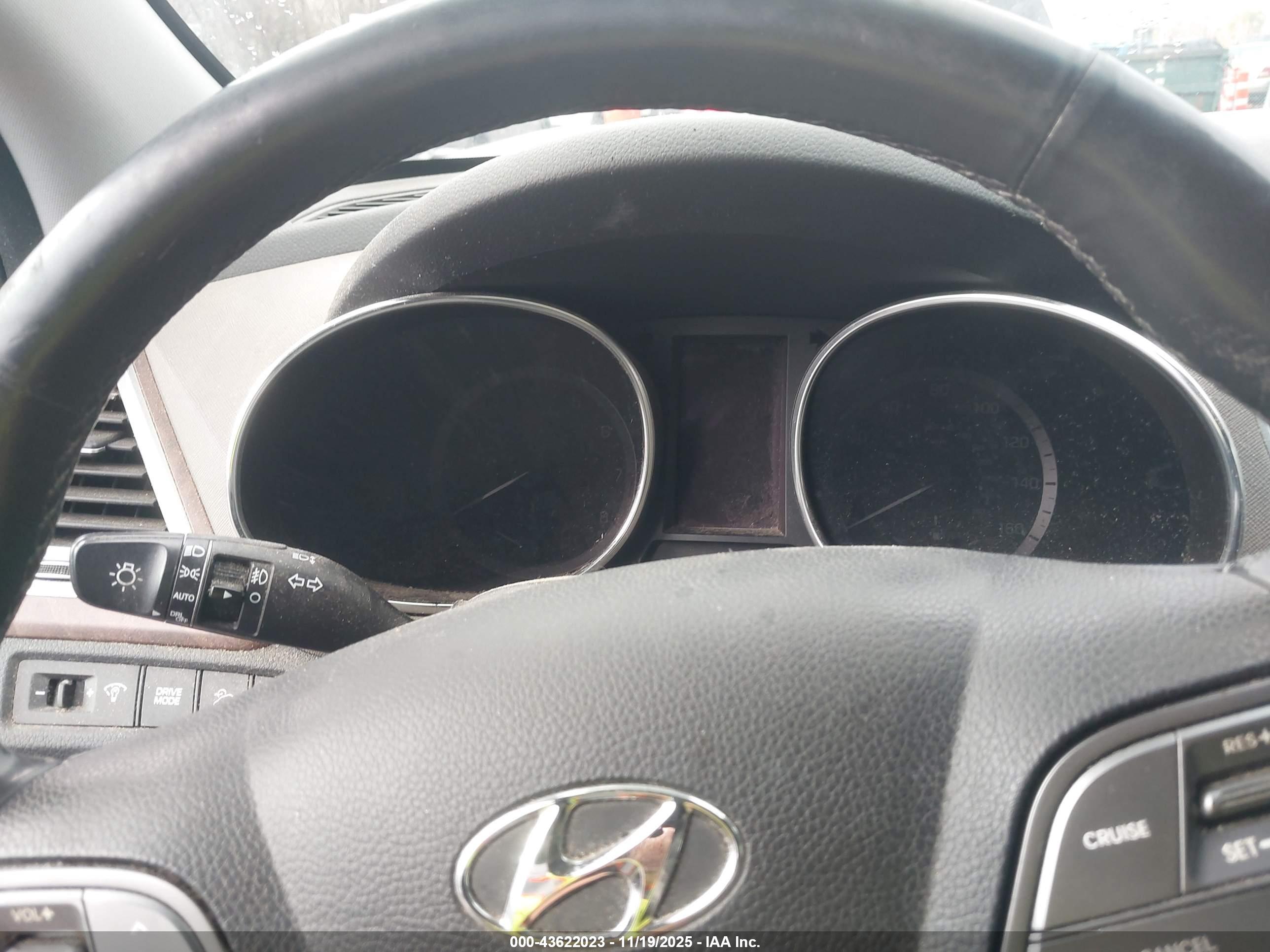 HYUNDAI SANTA image 7