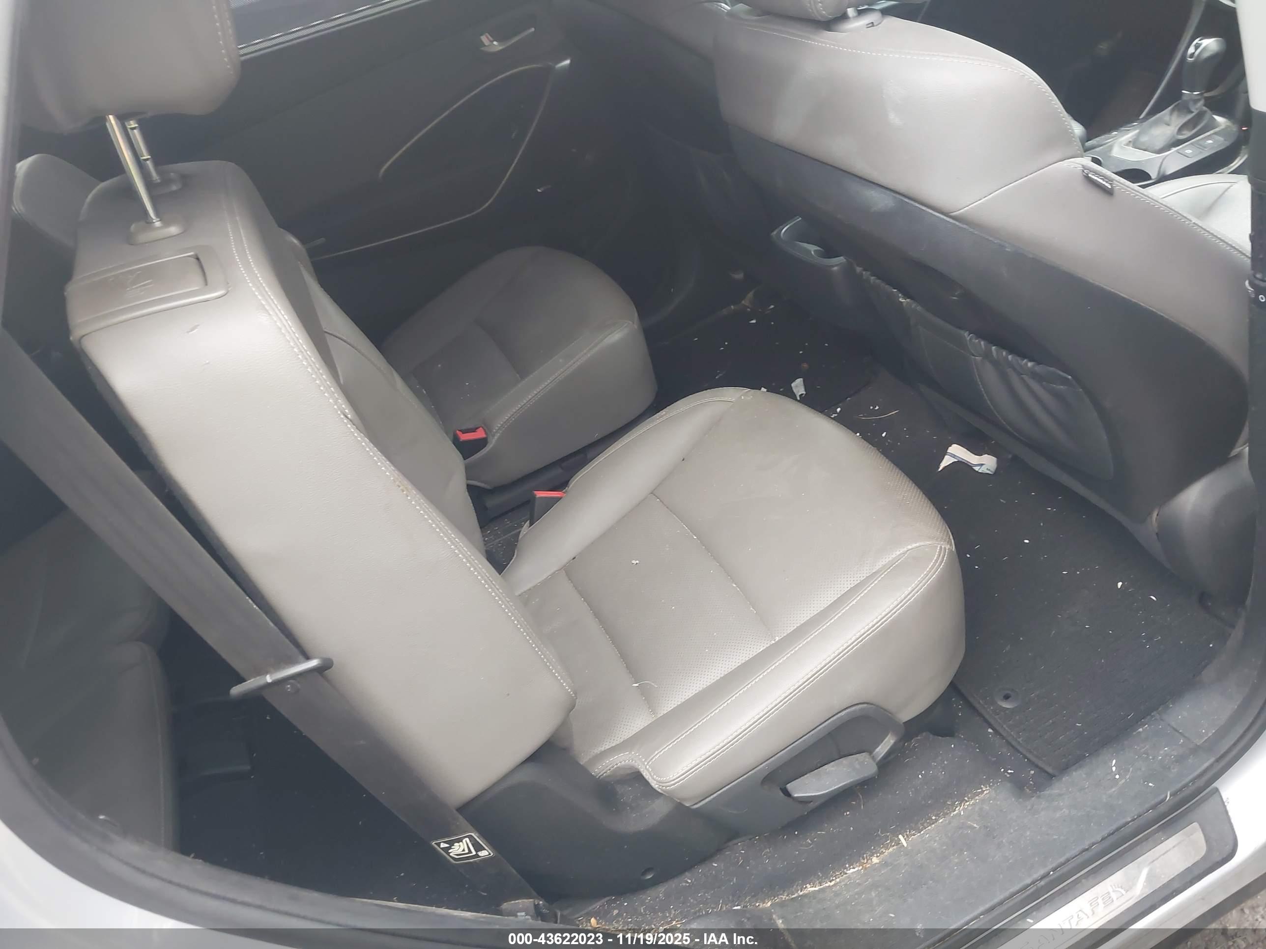 HYUNDAI SANTA image 8