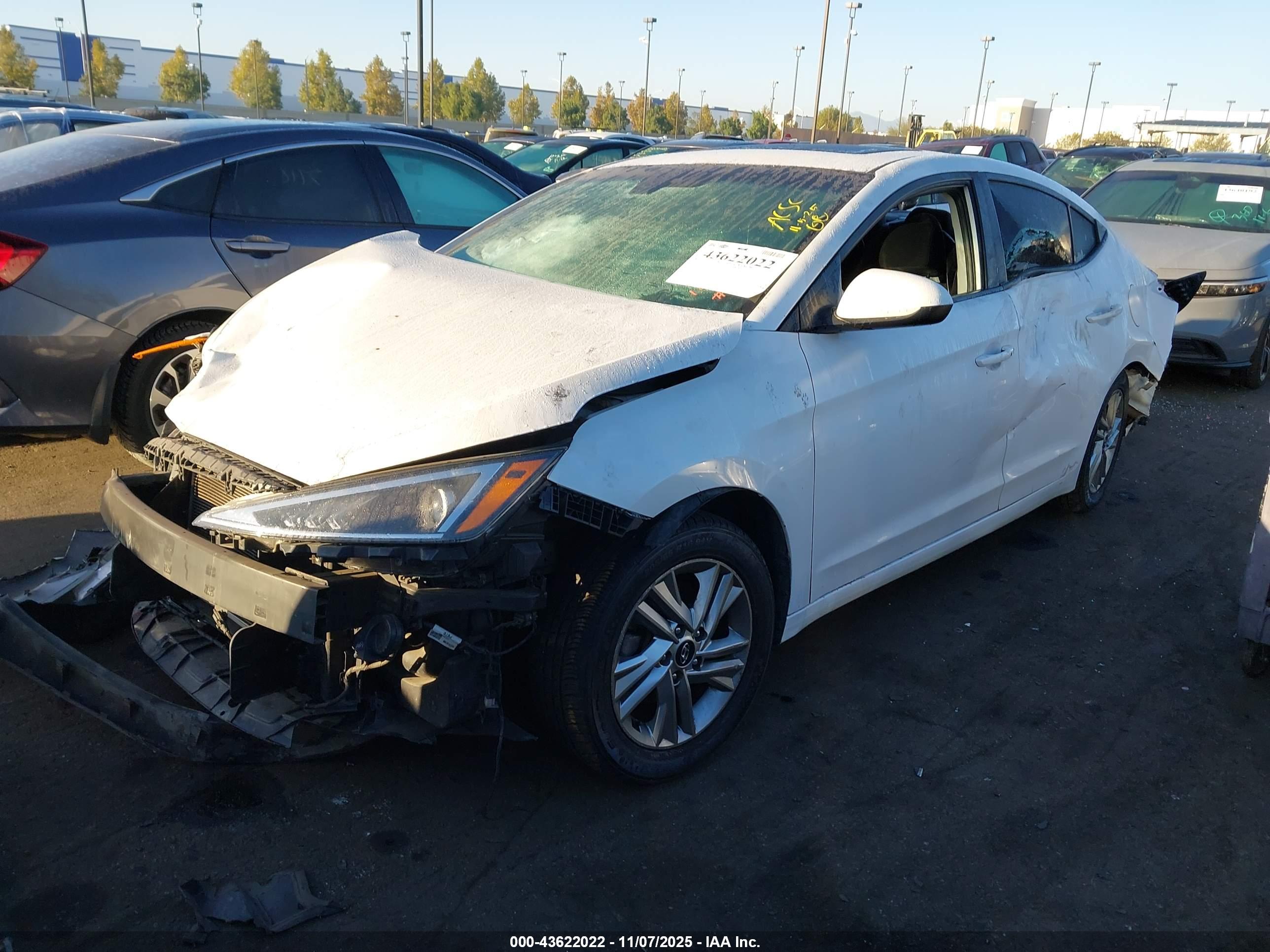 HYUNDAI ELANTRA image 2