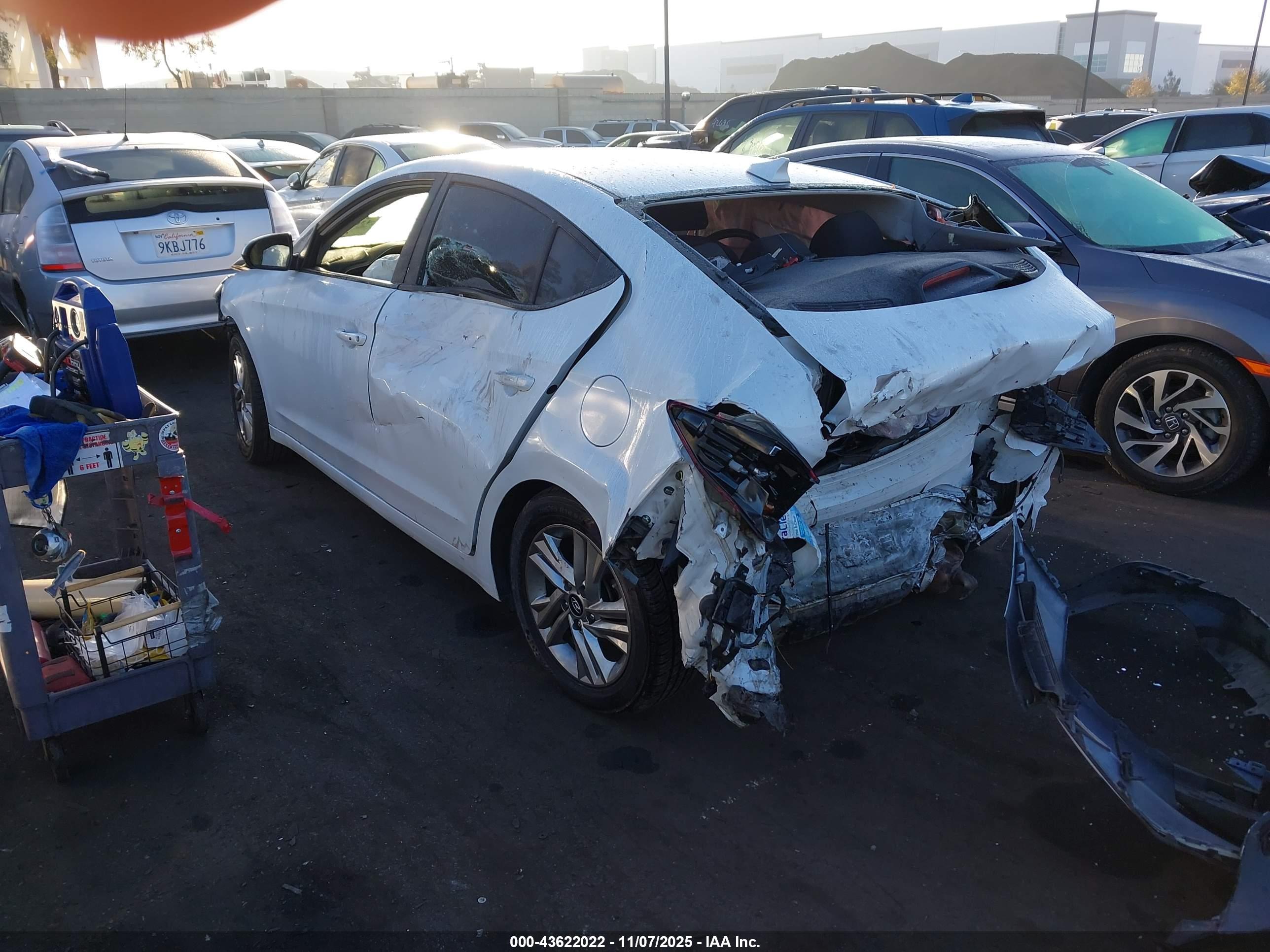 HYUNDAI ELANTRA image 3