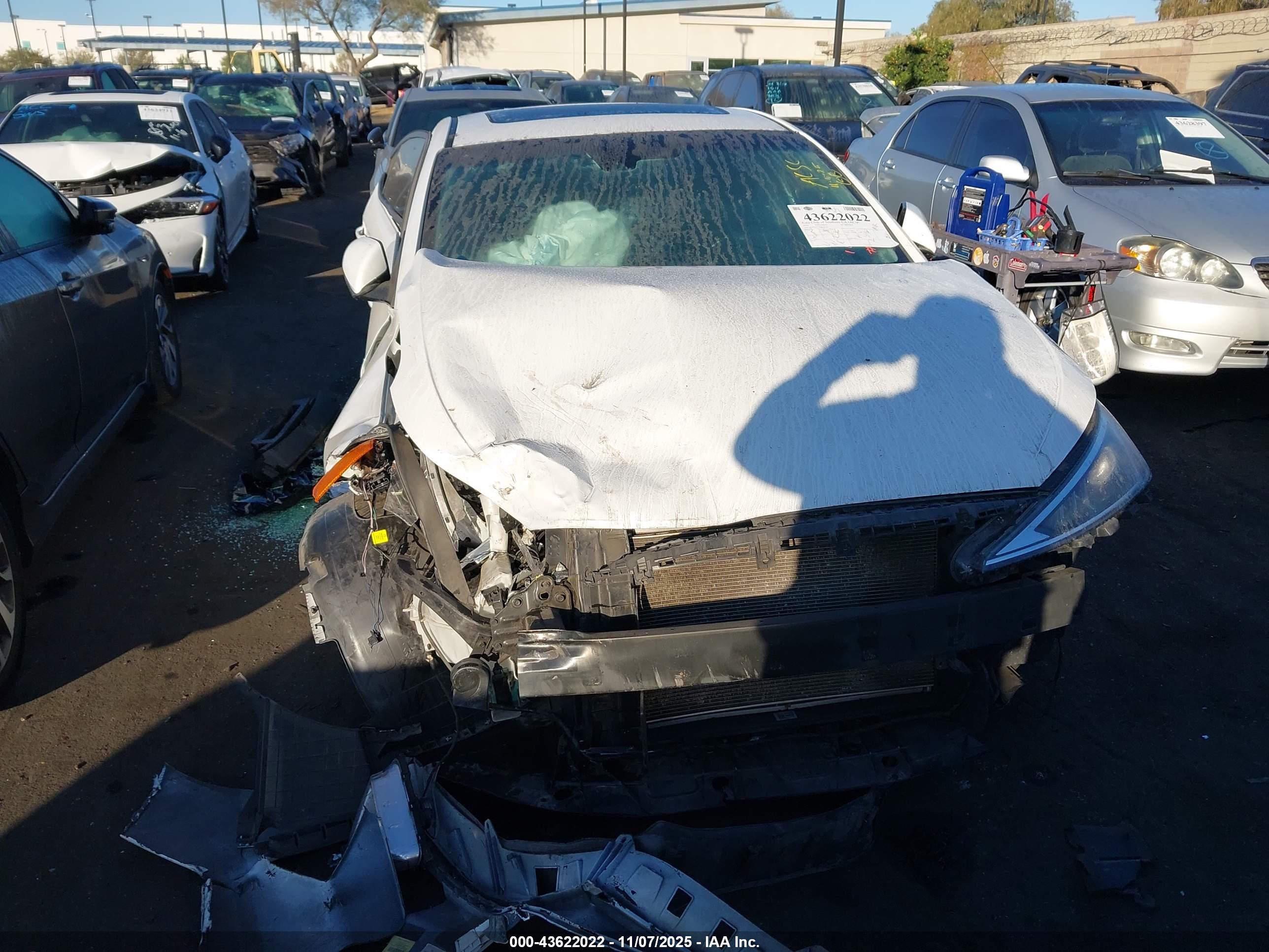 HYUNDAI ELANTRA image 6