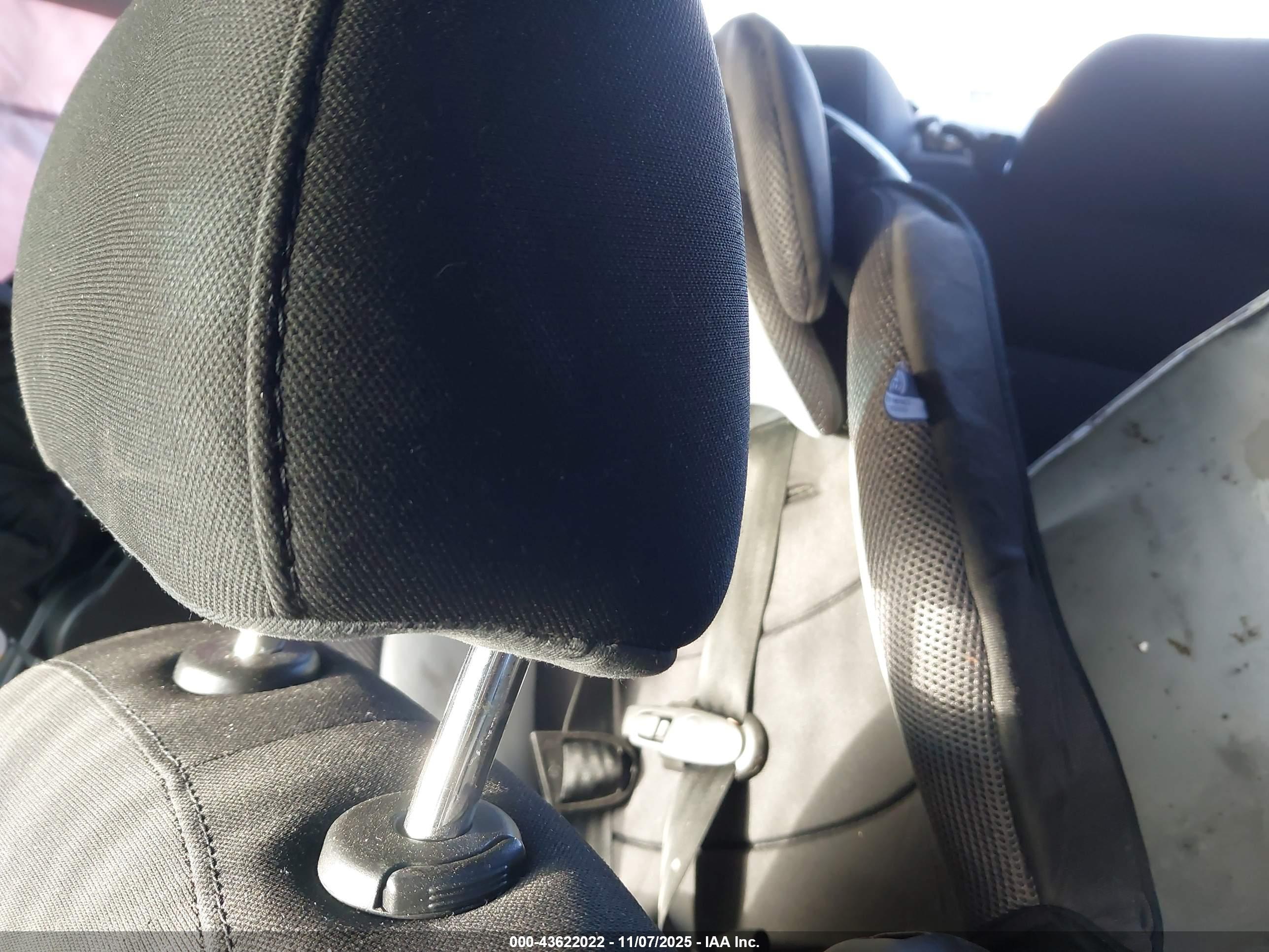 HYUNDAI ELANTRA image 8