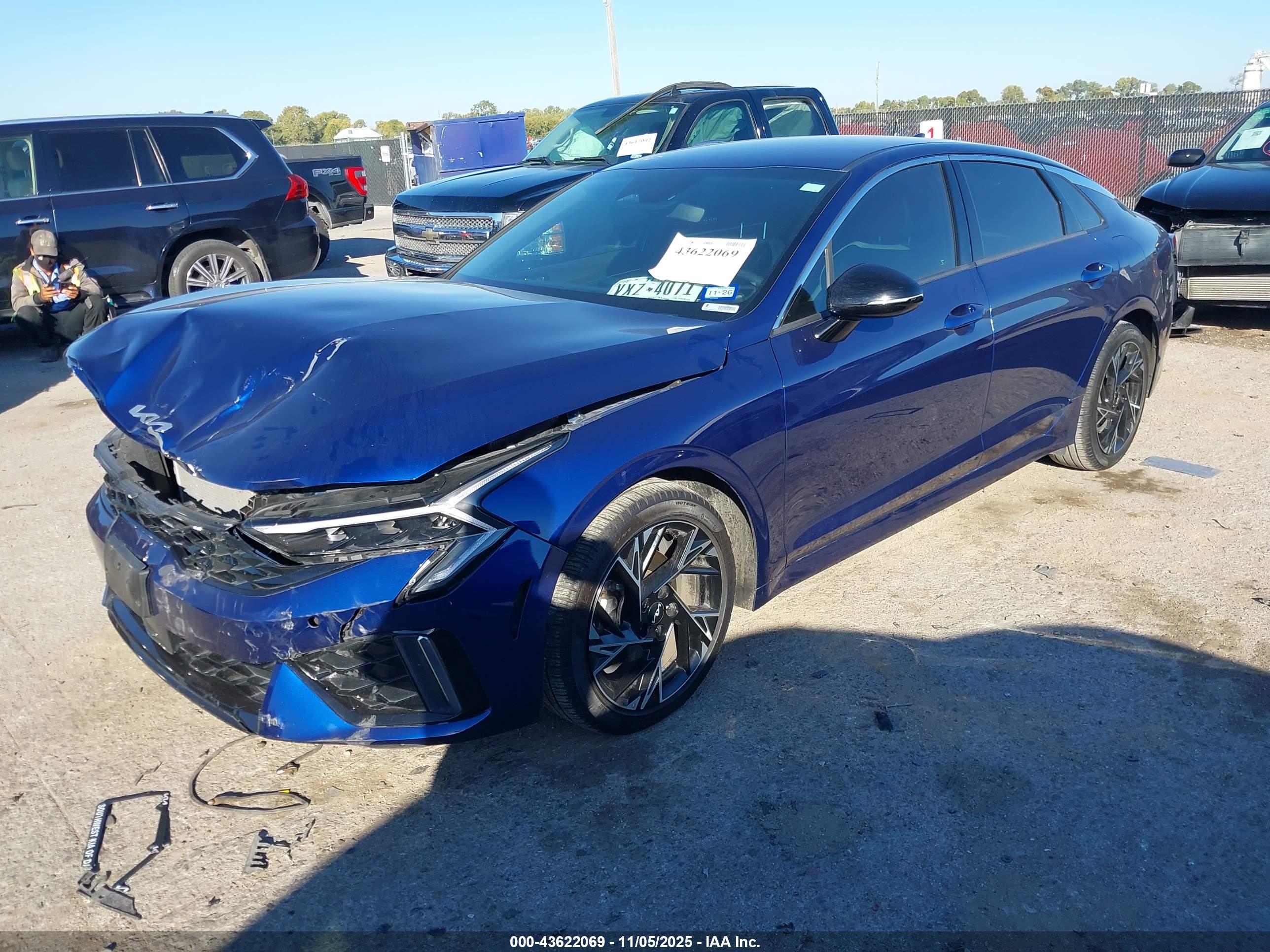 KIA K5 image 2
