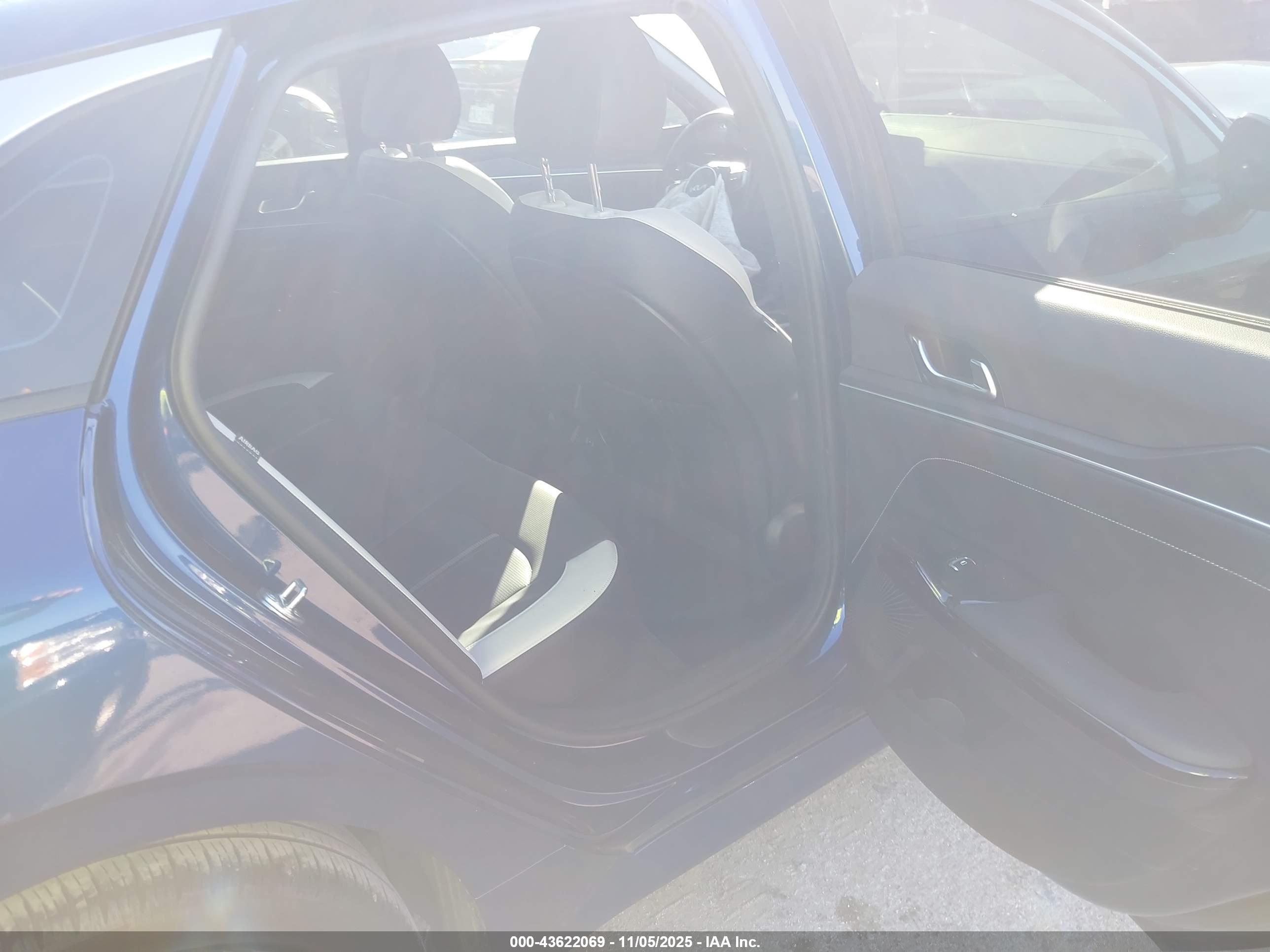 KIA K5 image 8