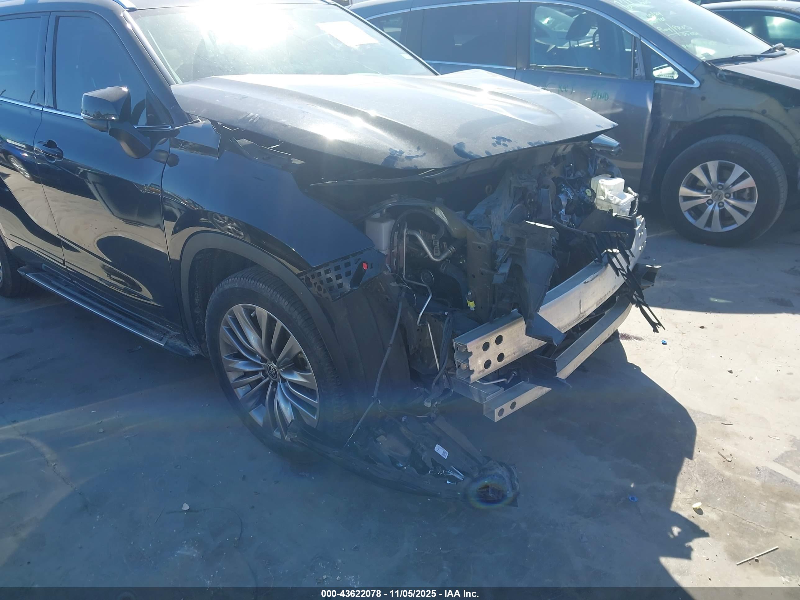 TOYOTA HIGHLANDER image 6
