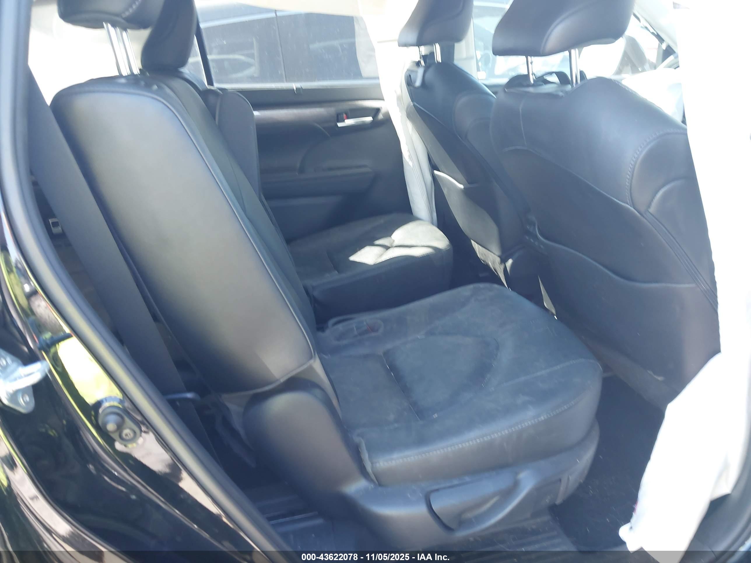 TOYOTA HIGHLANDER image 8