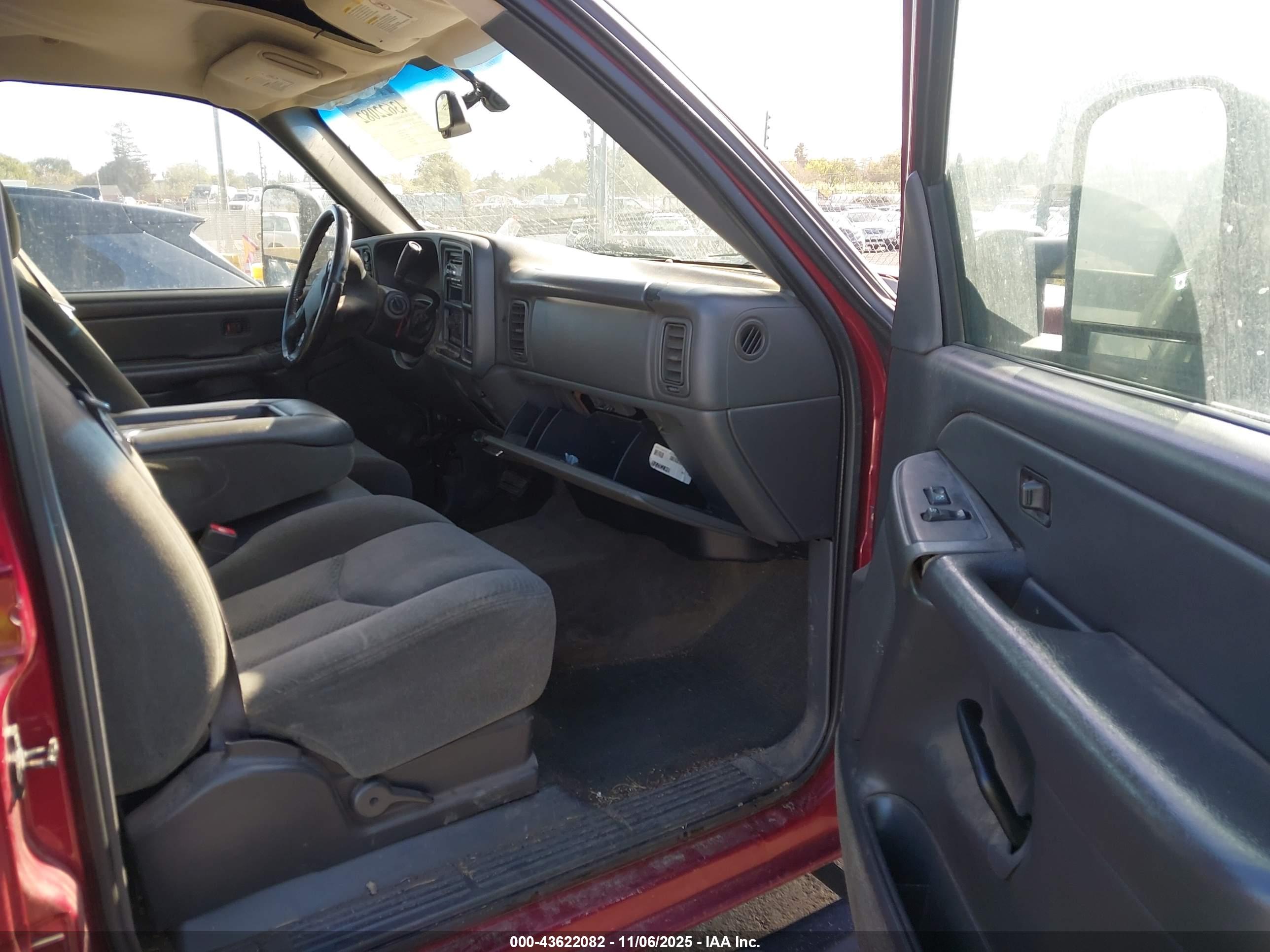CHEVROLET SILVERADO image 5