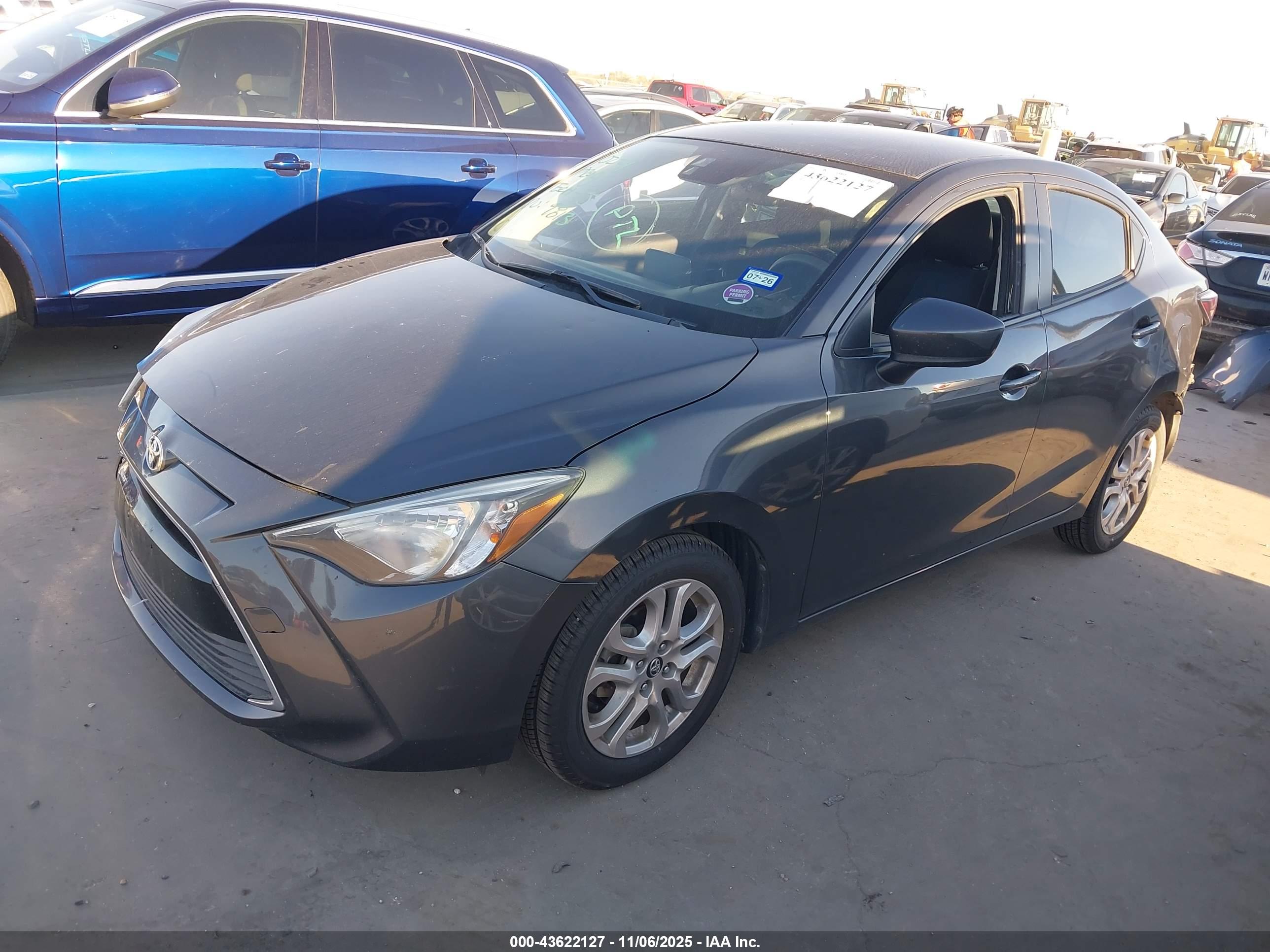 TOYOTA YARIS image 2
