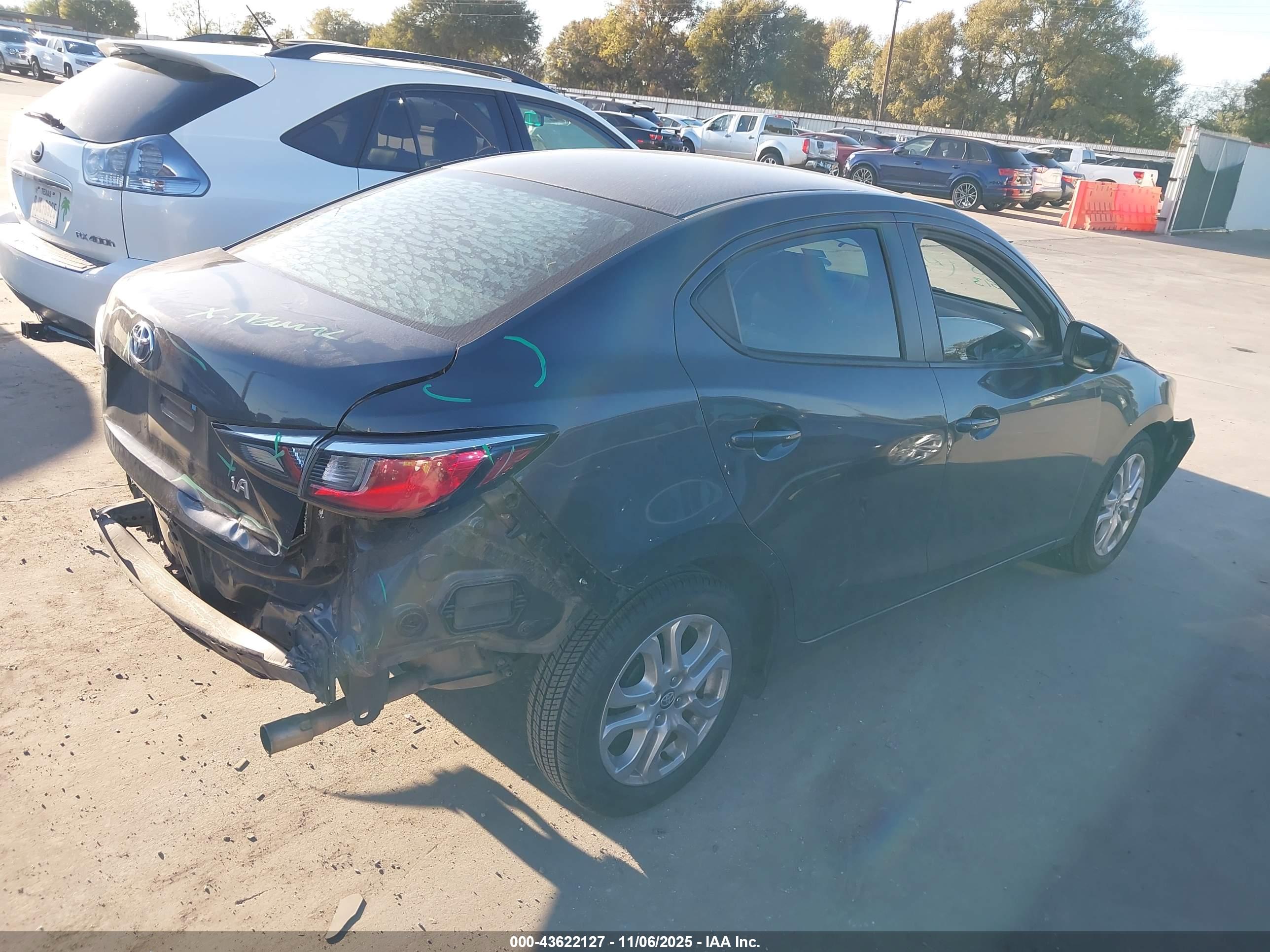 TOYOTA YARIS image 4