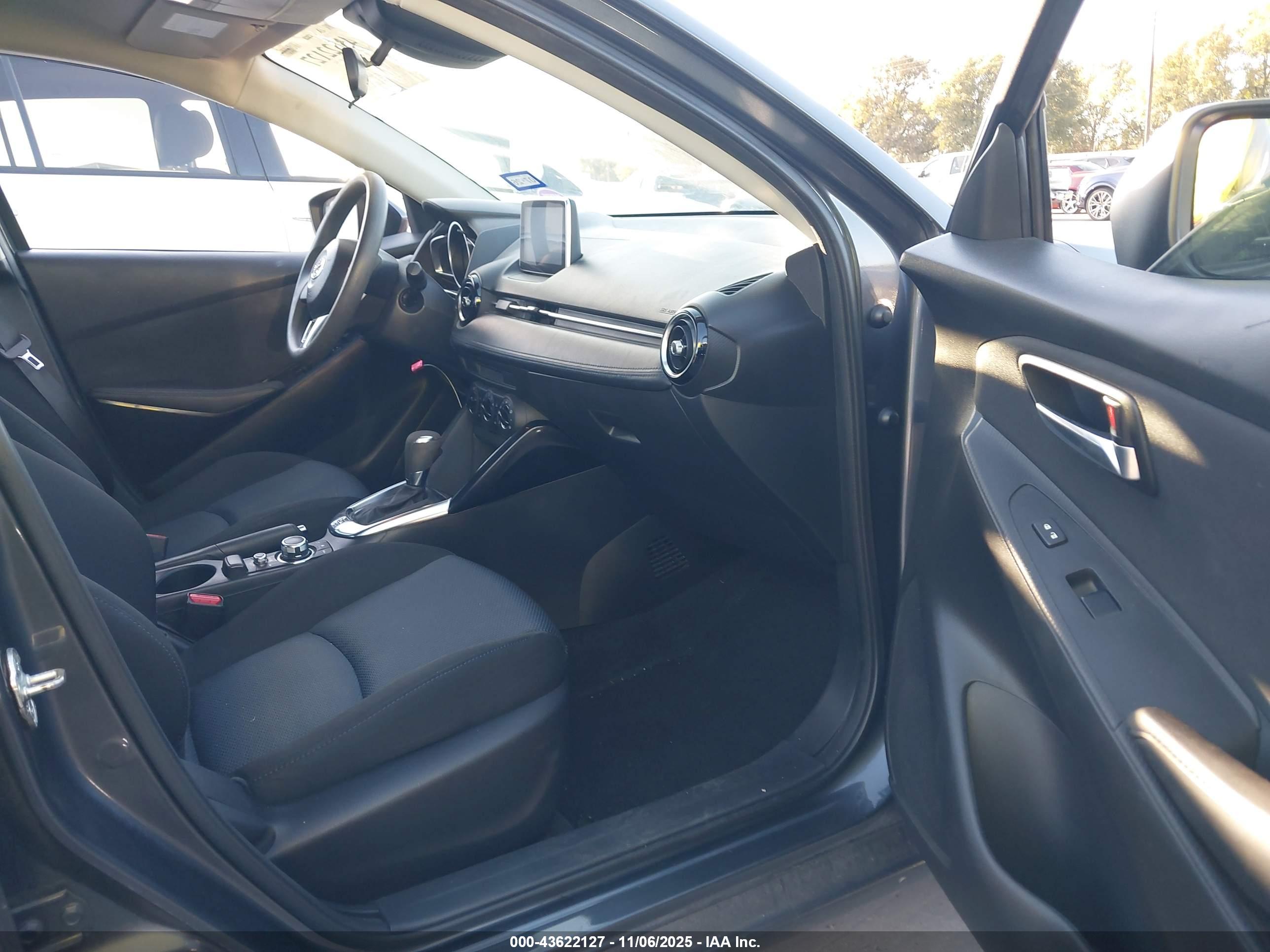 TOYOTA YARIS image 5