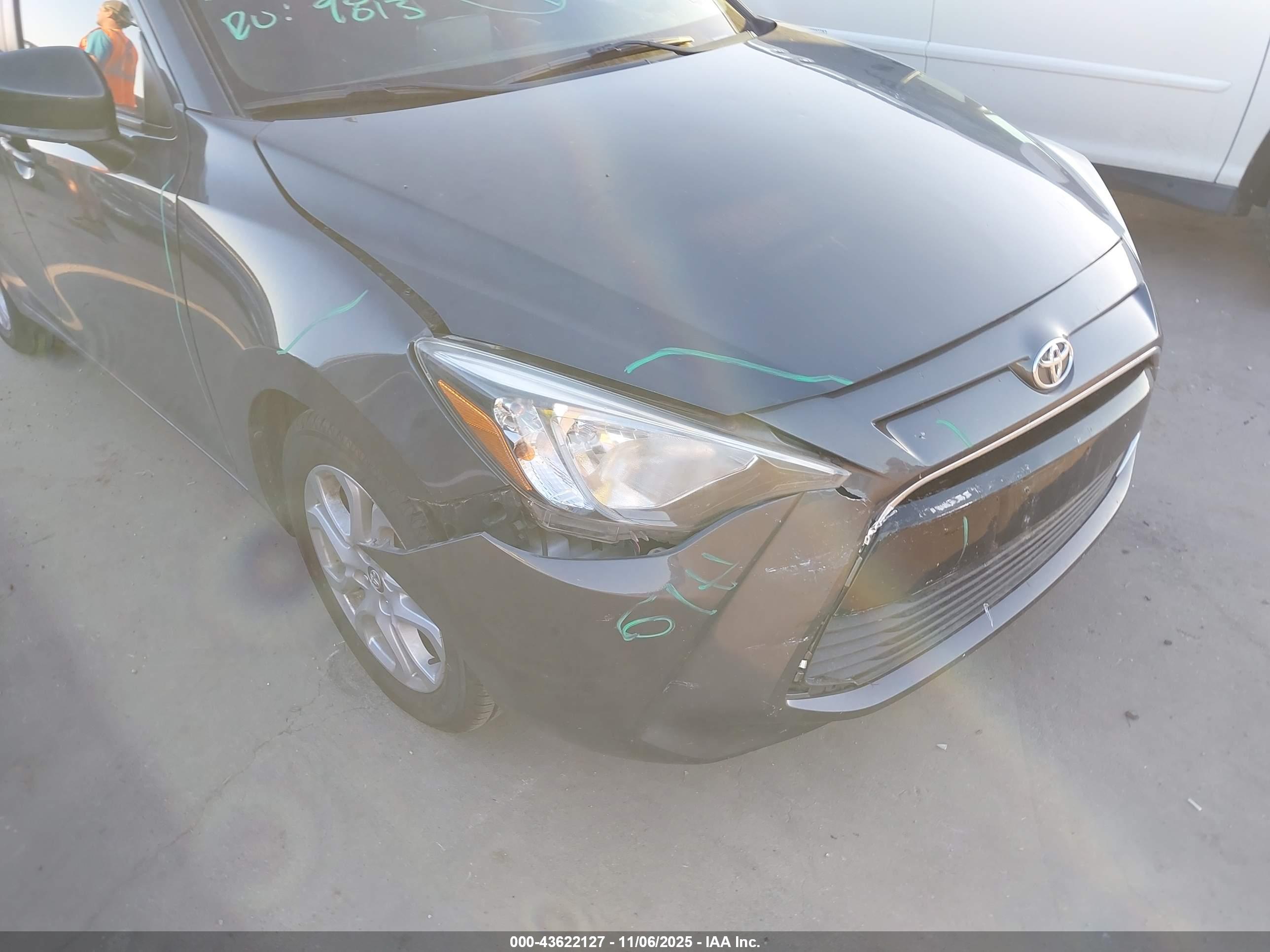 TOYOTA YARIS image 6
