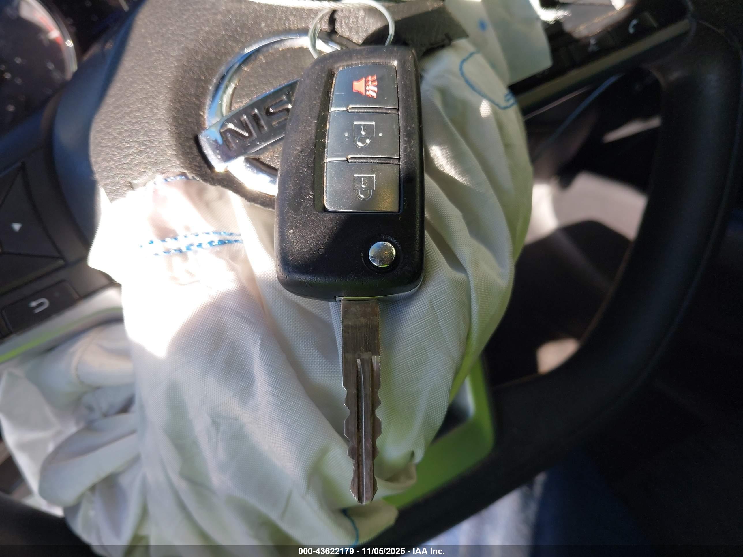 NISSAN ROGUE image 11
