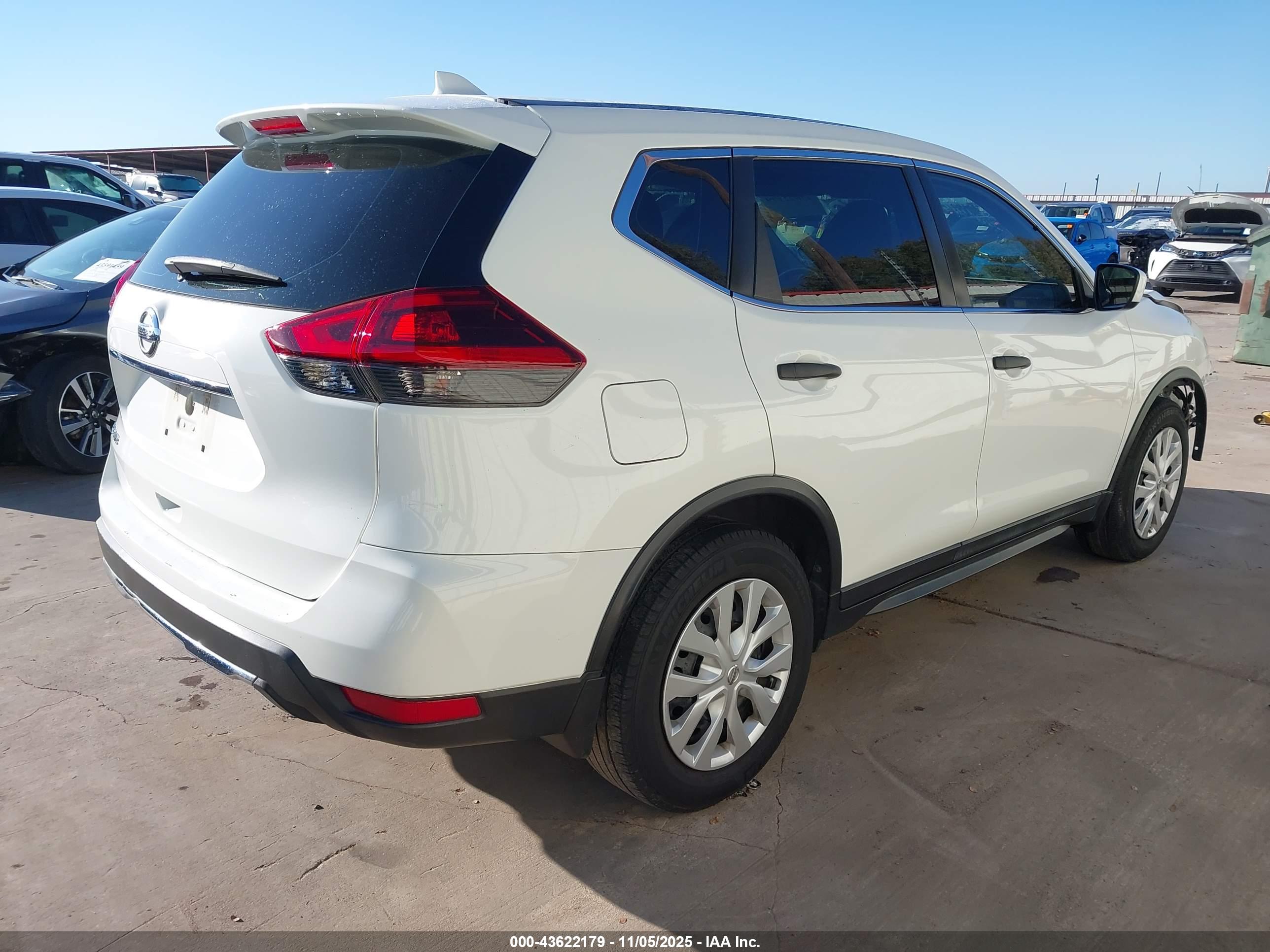 NISSAN ROGUE image 4