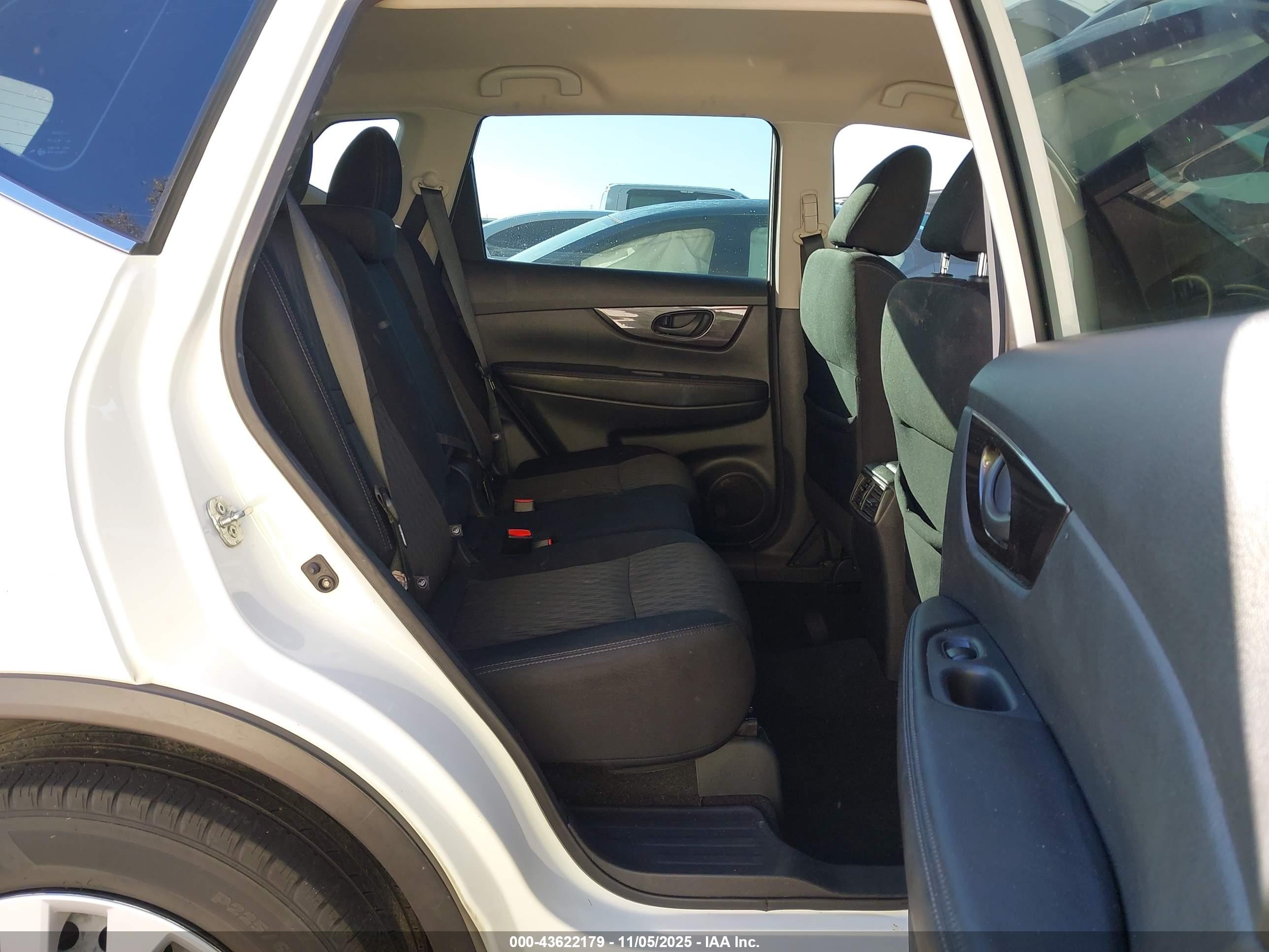 NISSAN ROGUE image 8