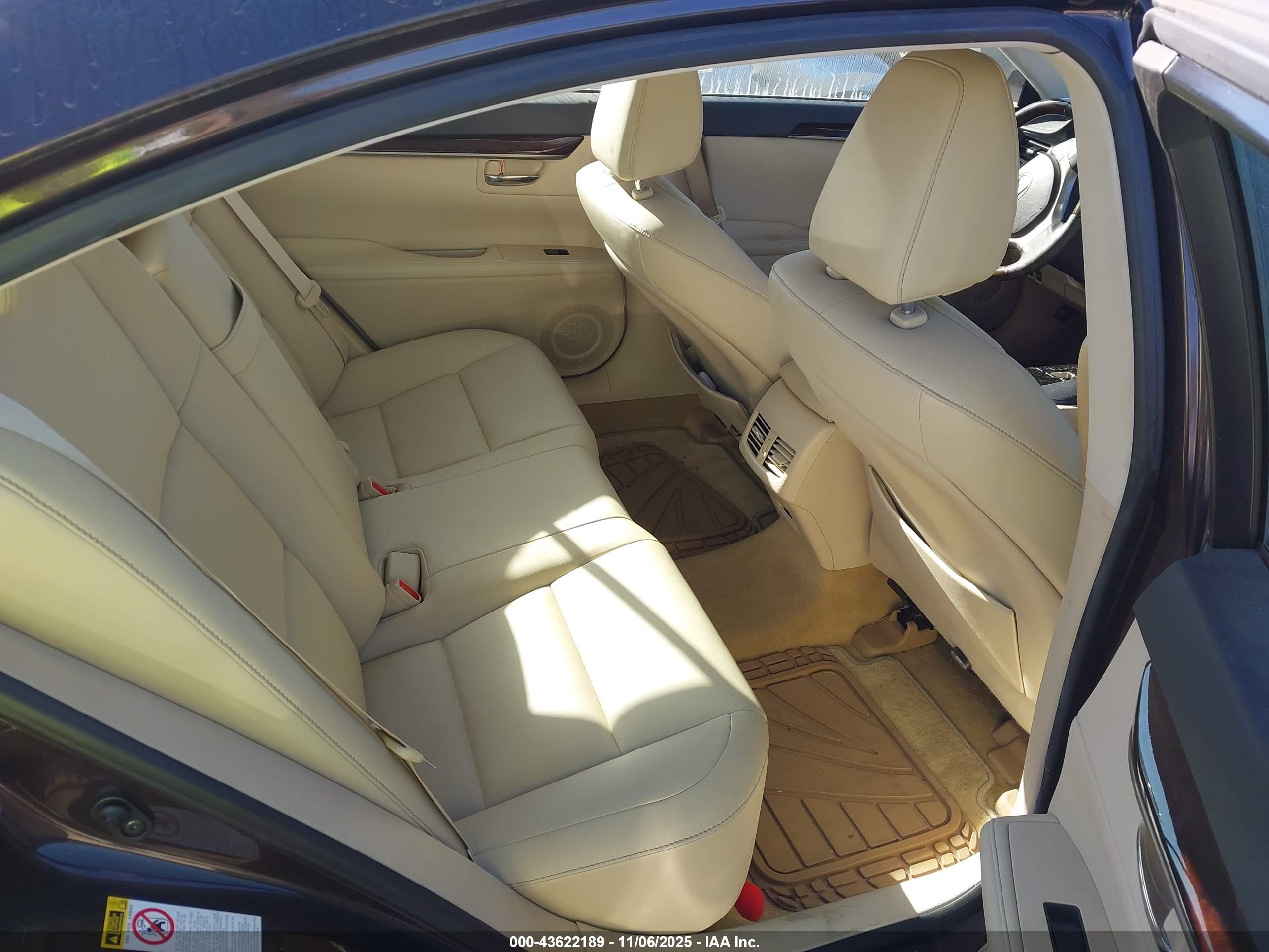 LEXUS ES image 8