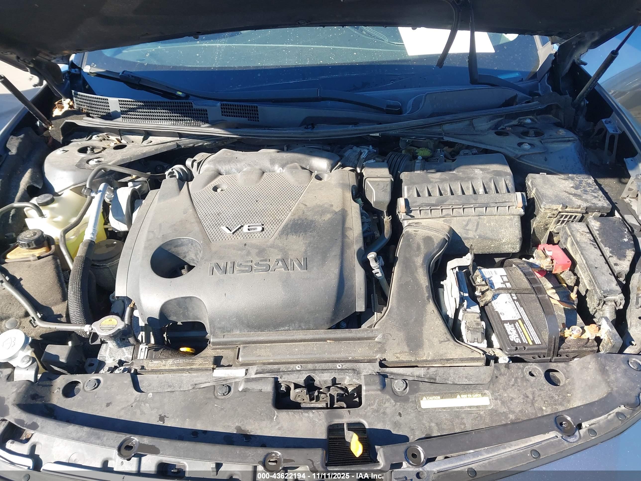 NISSAN MAXIMA image 10