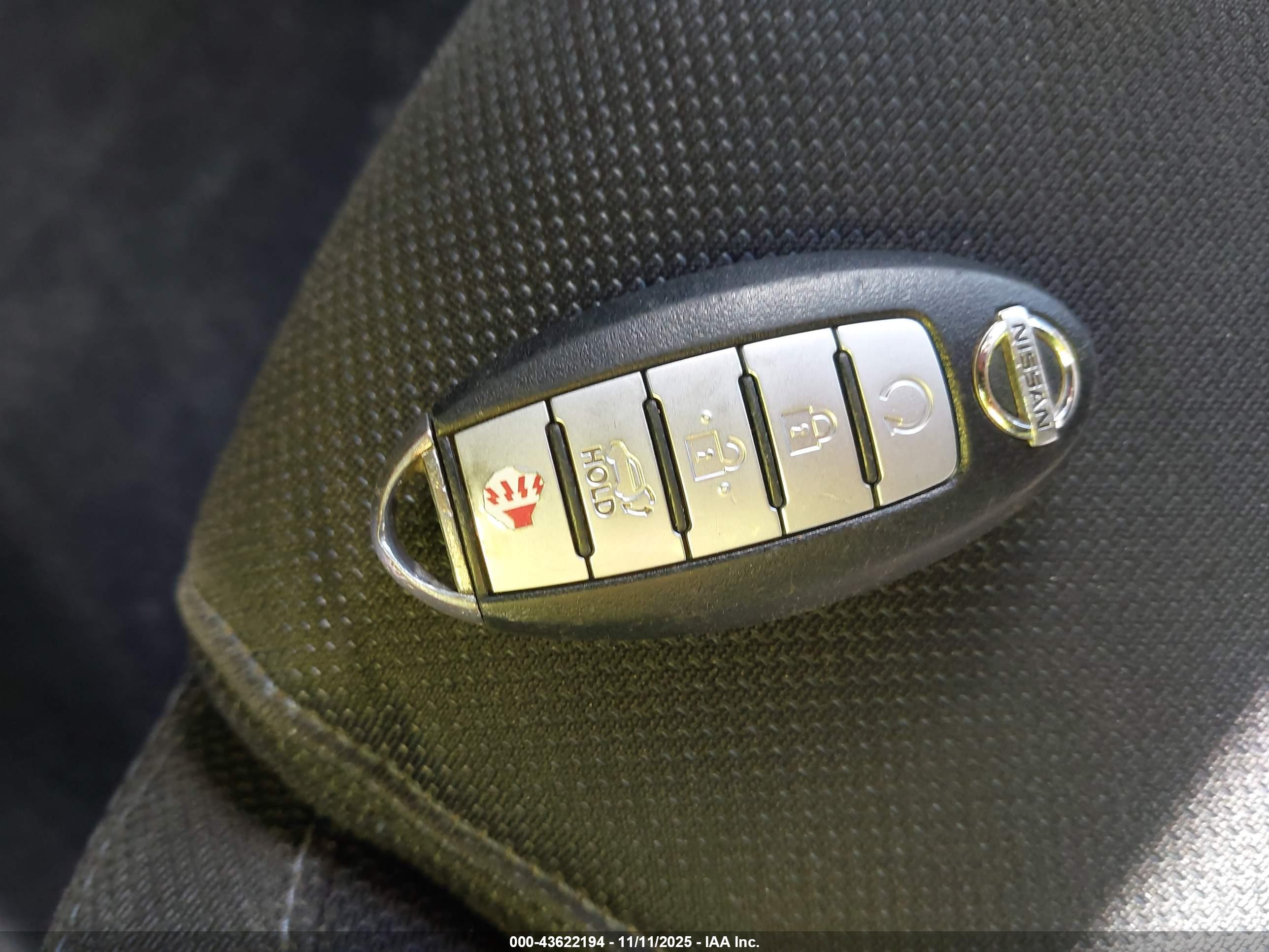 NISSAN MAXIMA image 11