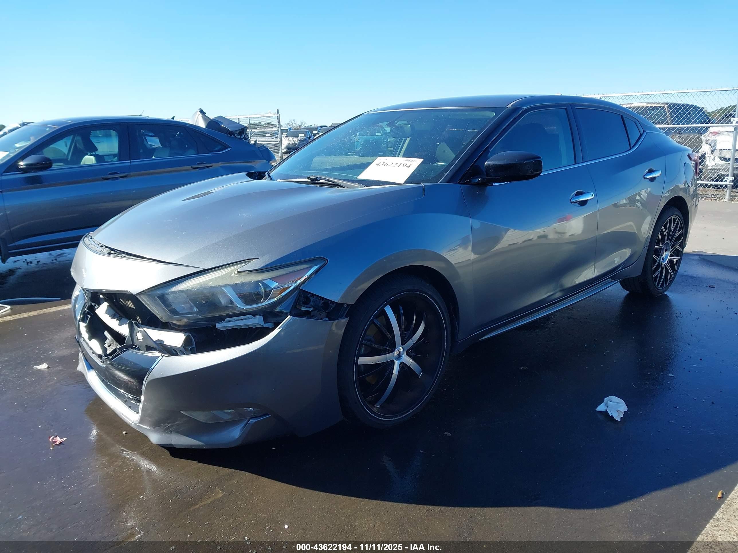 NISSAN MAXIMA image 2