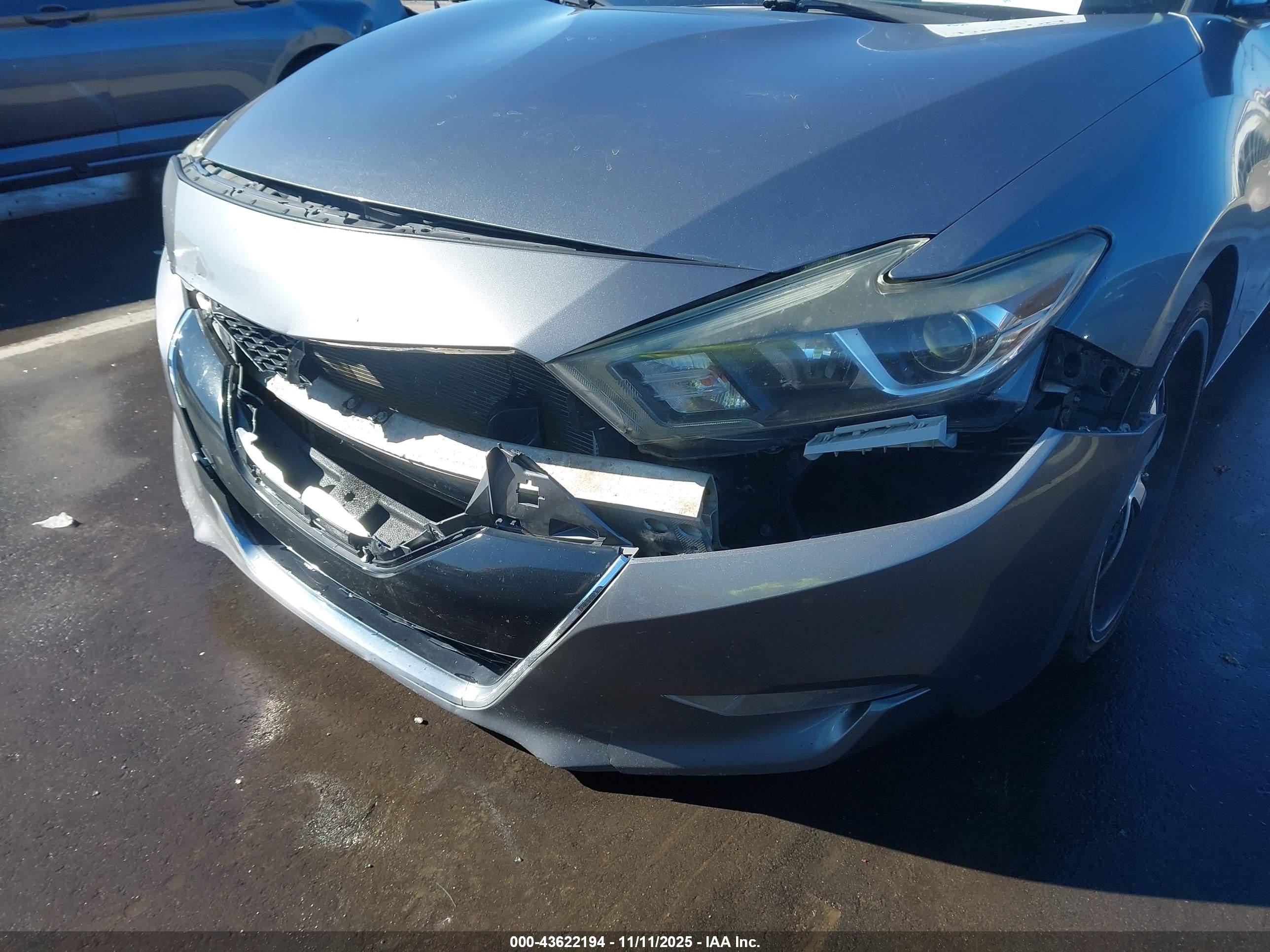 NISSAN MAXIMA image 6
