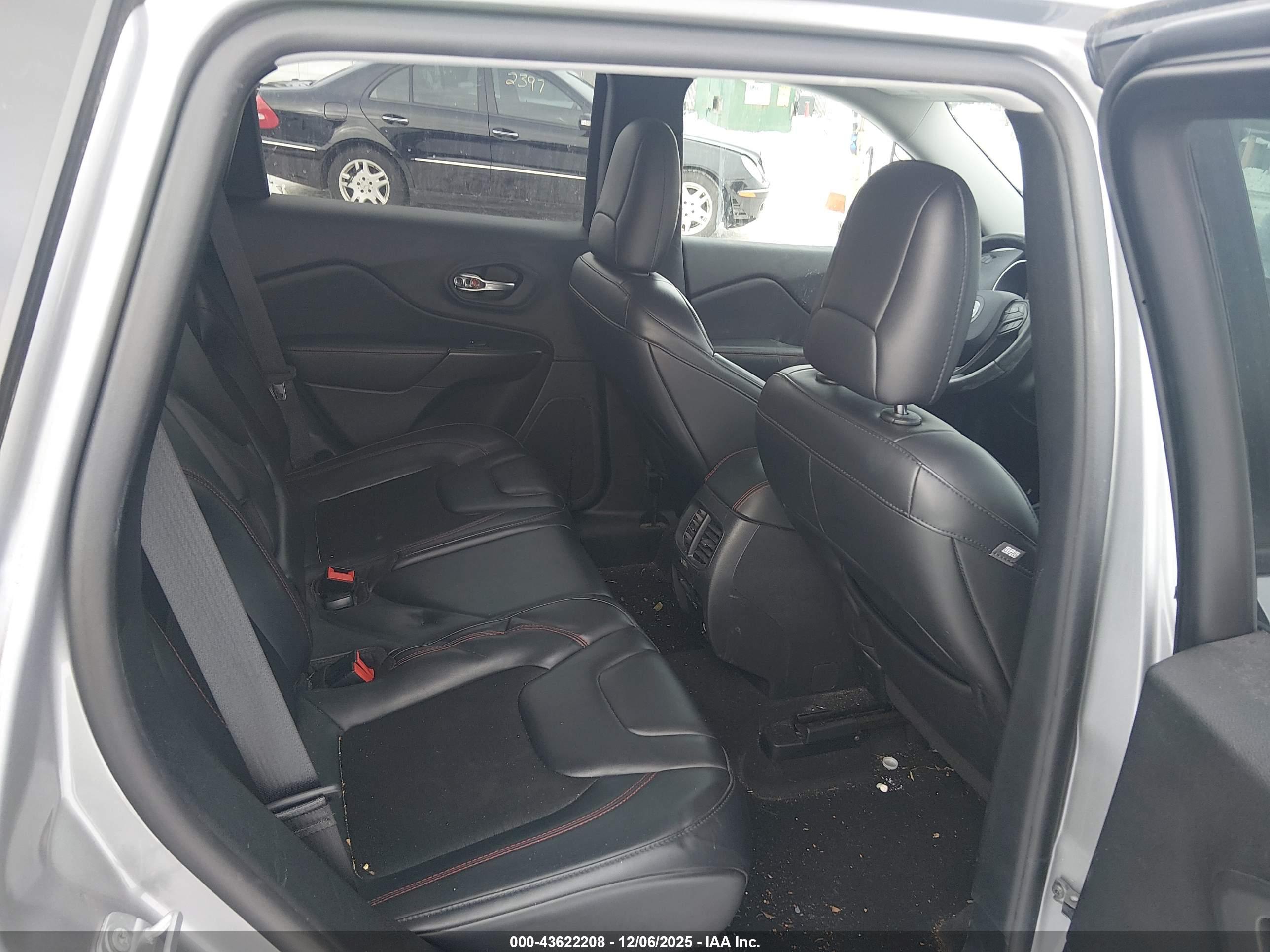 JEEP CHEROKEE image 8