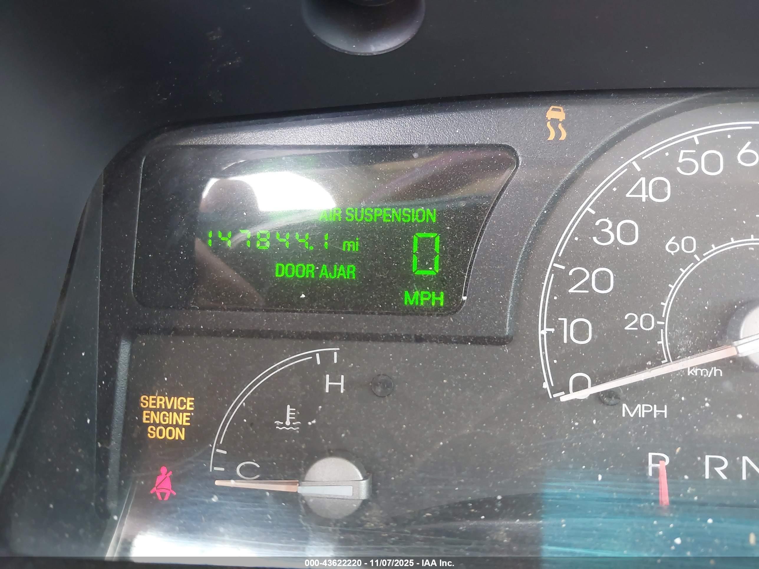 LINCOLN TOWN image 7