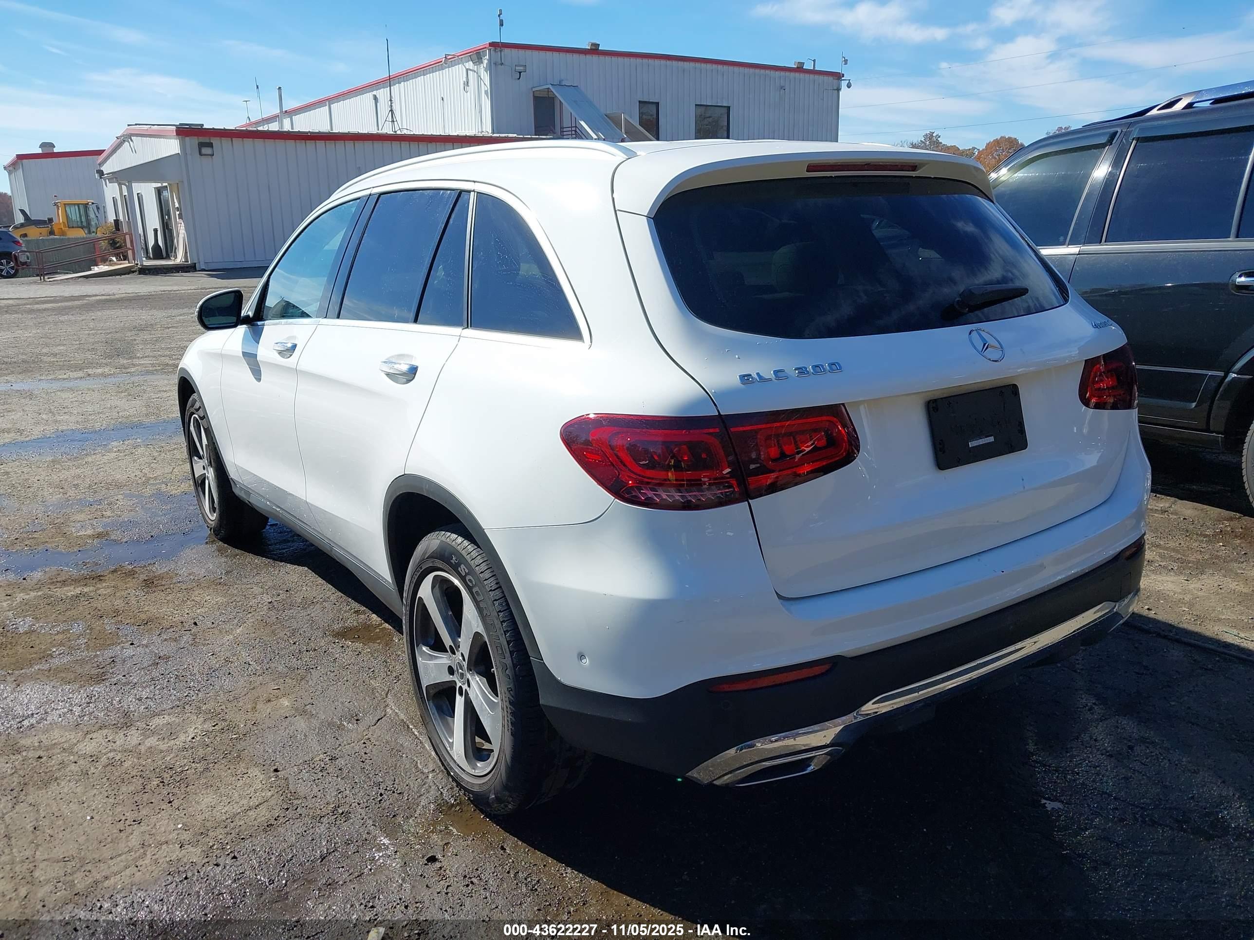 MERCEDES-BENZ GLC image 3