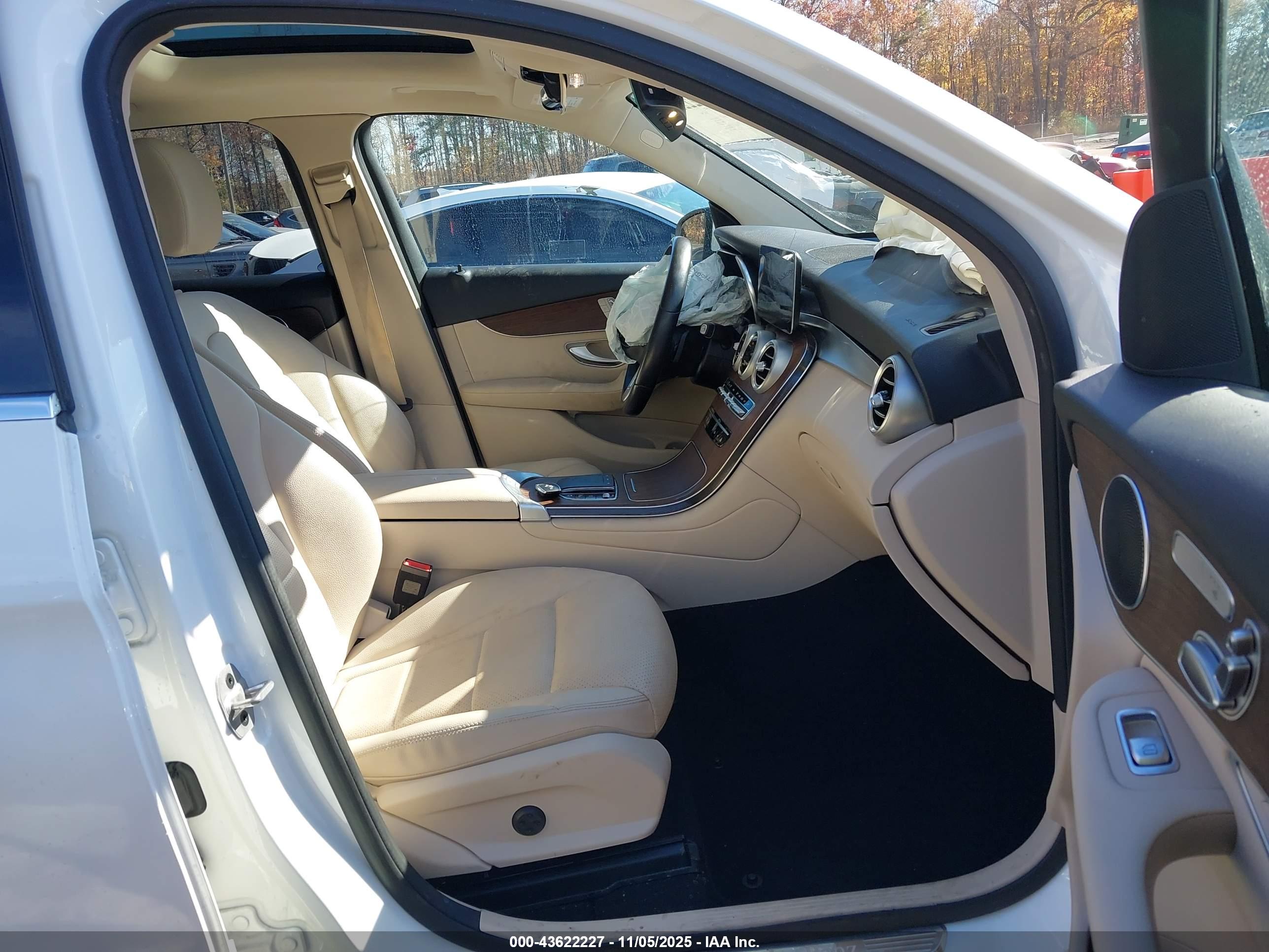 MERCEDES-BENZ GLC image 5