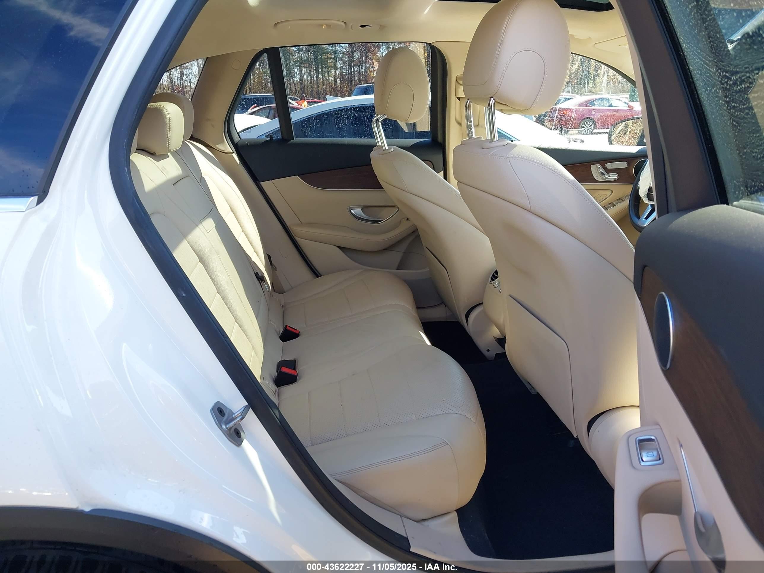 MERCEDES-BENZ GLC image 8