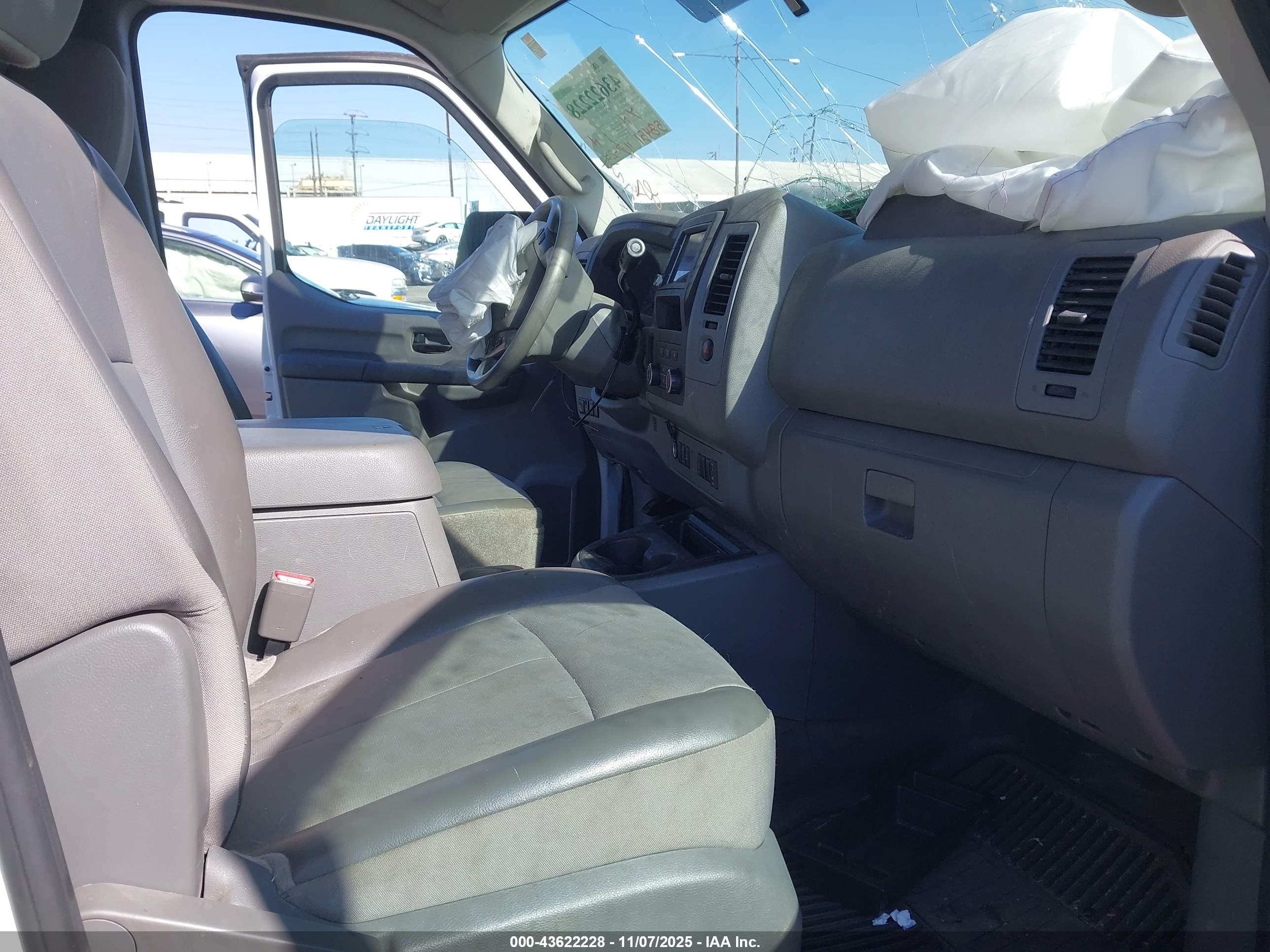 NISSAN NV image 5