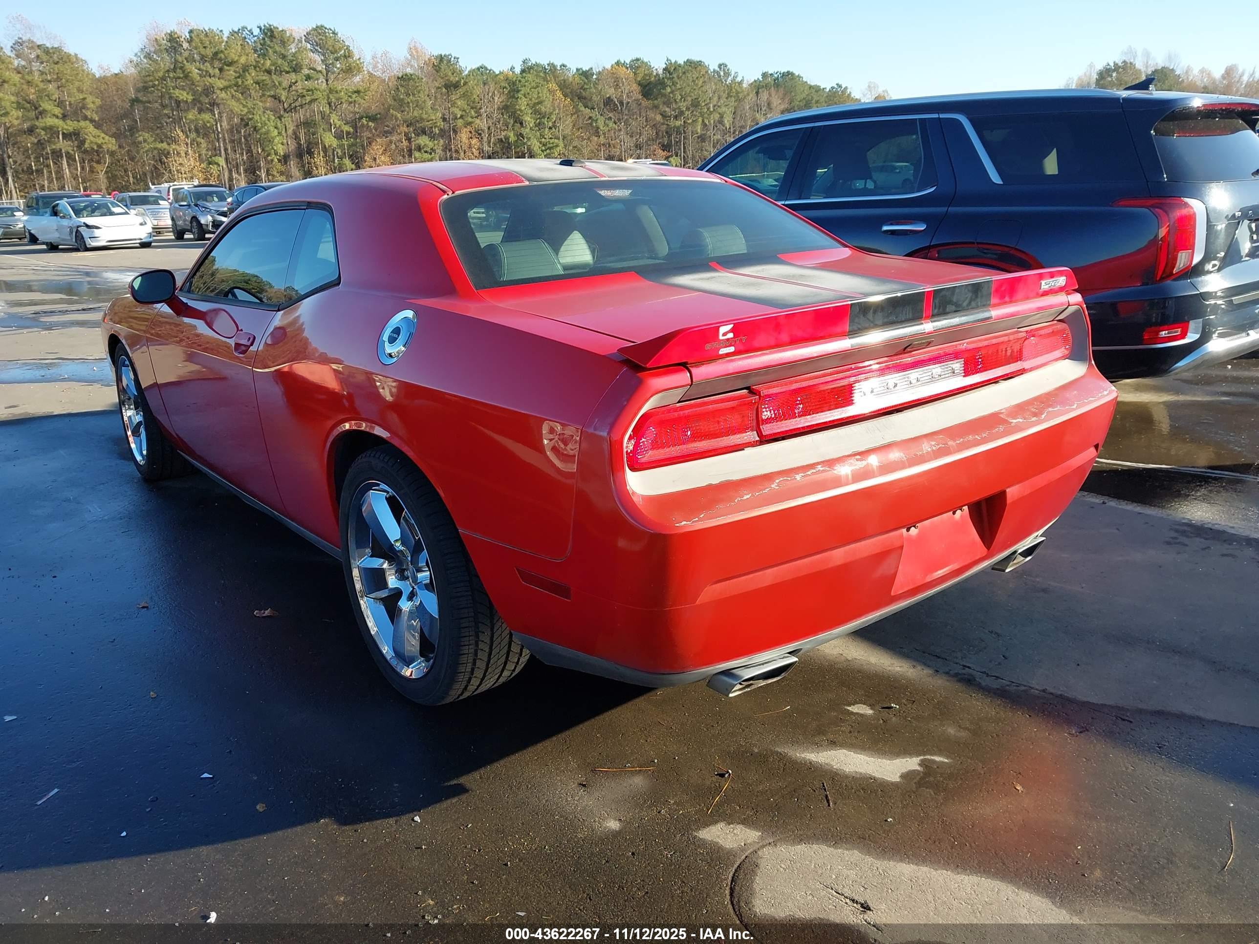 DODGE CHALLENGER image 3