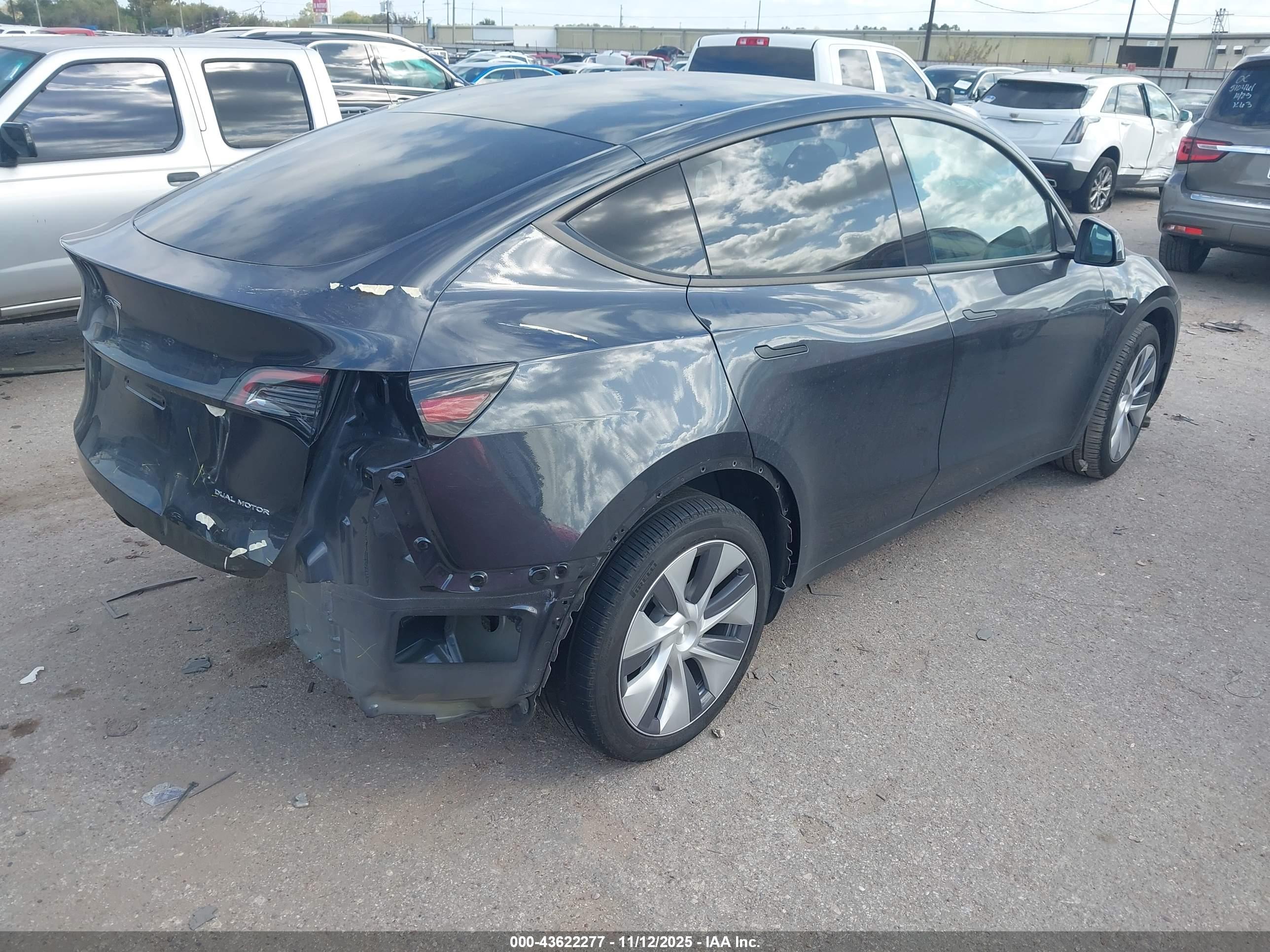 TESLA MODEL image 4