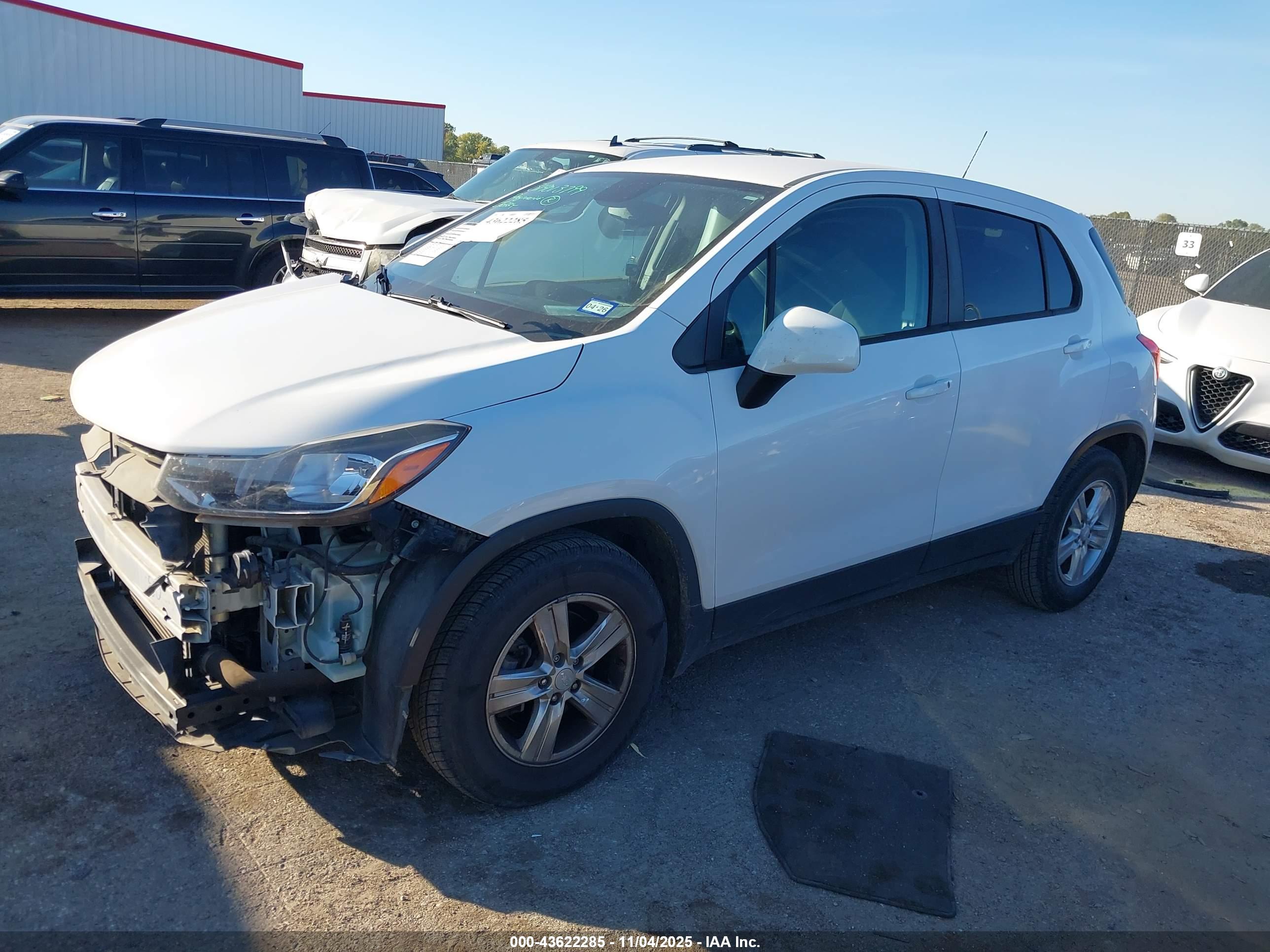 CHEVROLET TRAX image 2