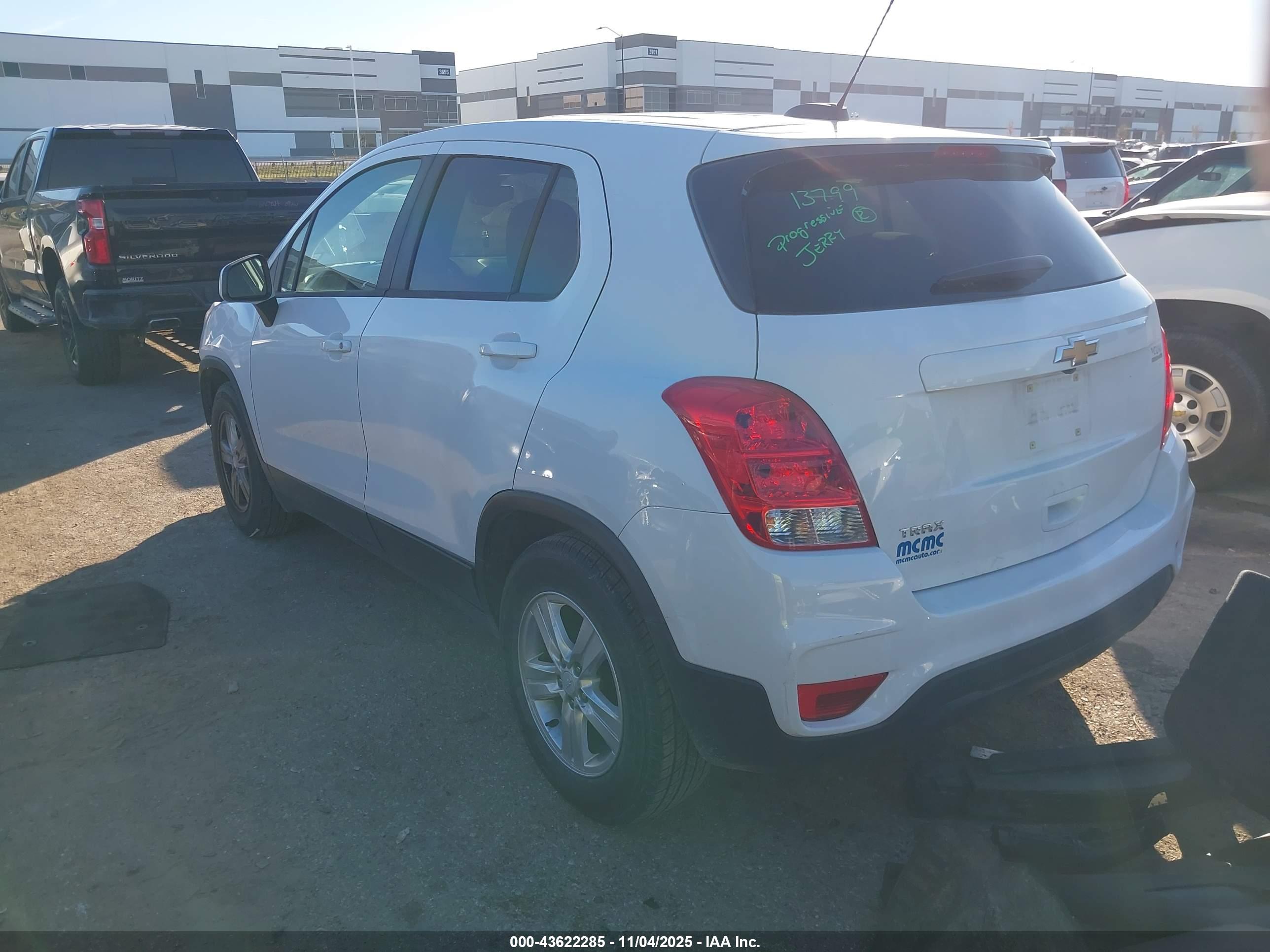CHEVROLET TRAX image 3