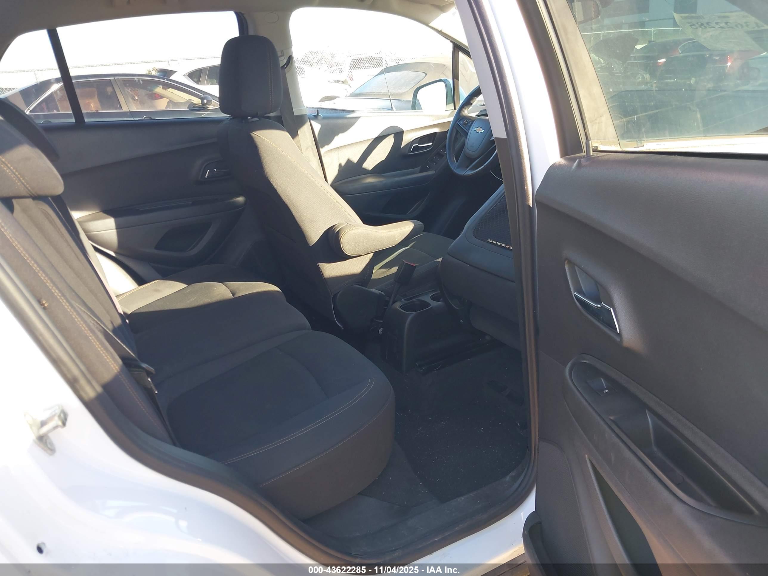 CHEVROLET TRAX image 8
