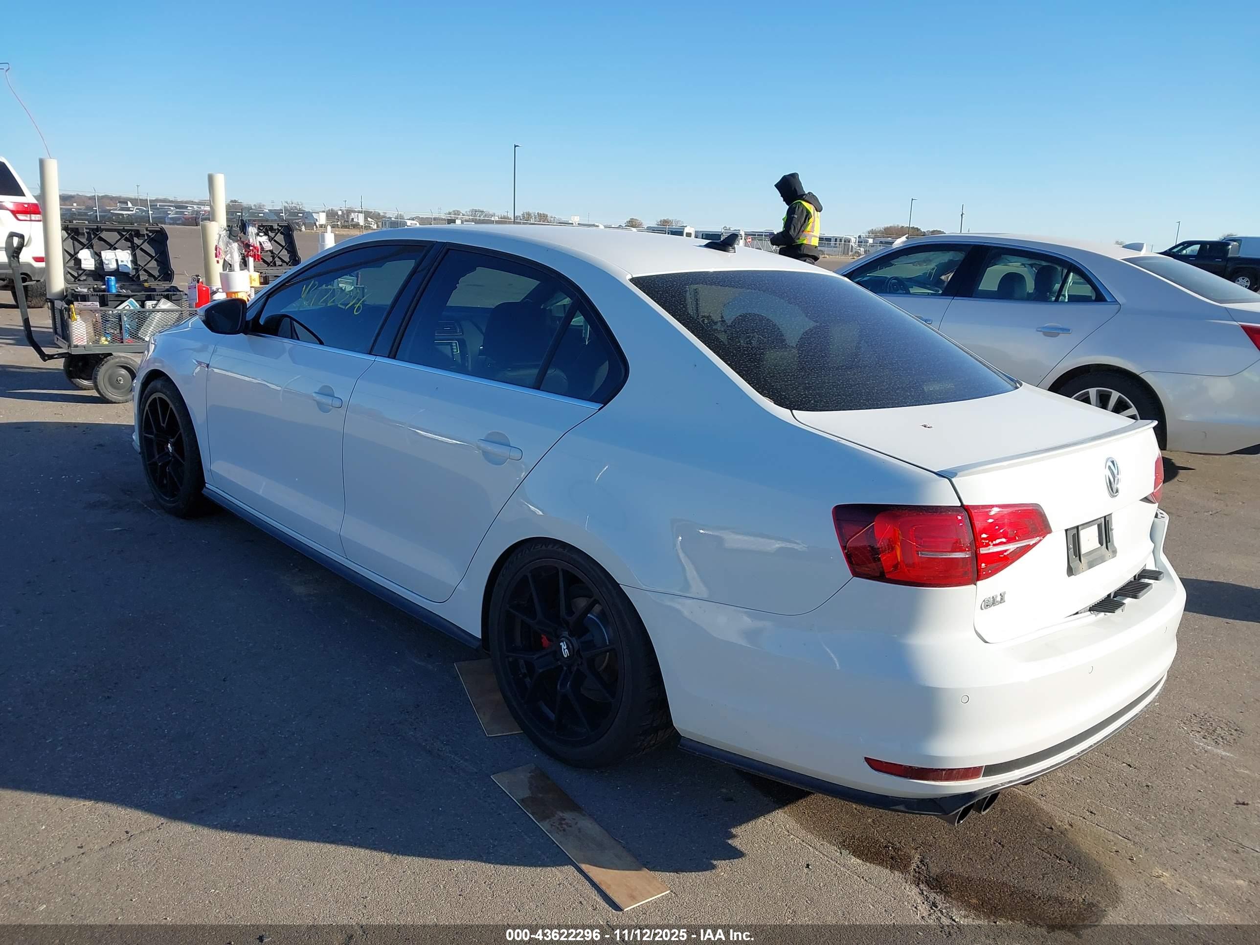 VOLKSWAGEN JETTA image 3