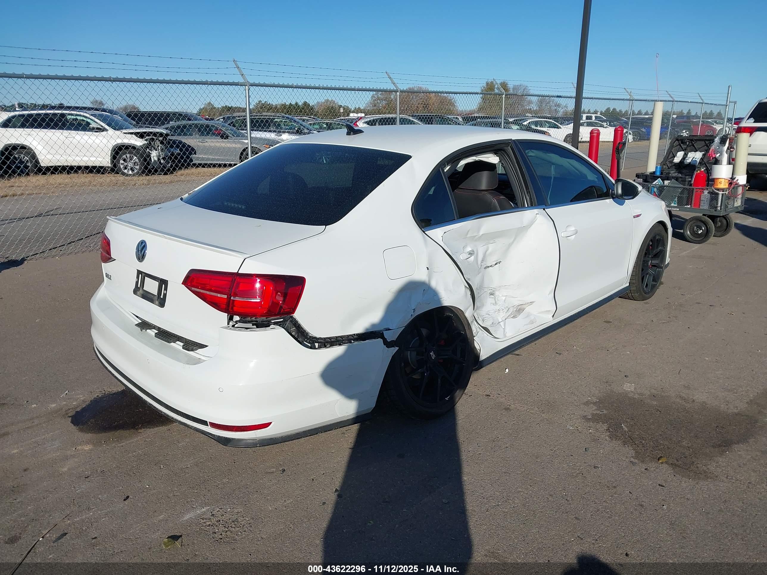 VOLKSWAGEN JETTA image 4