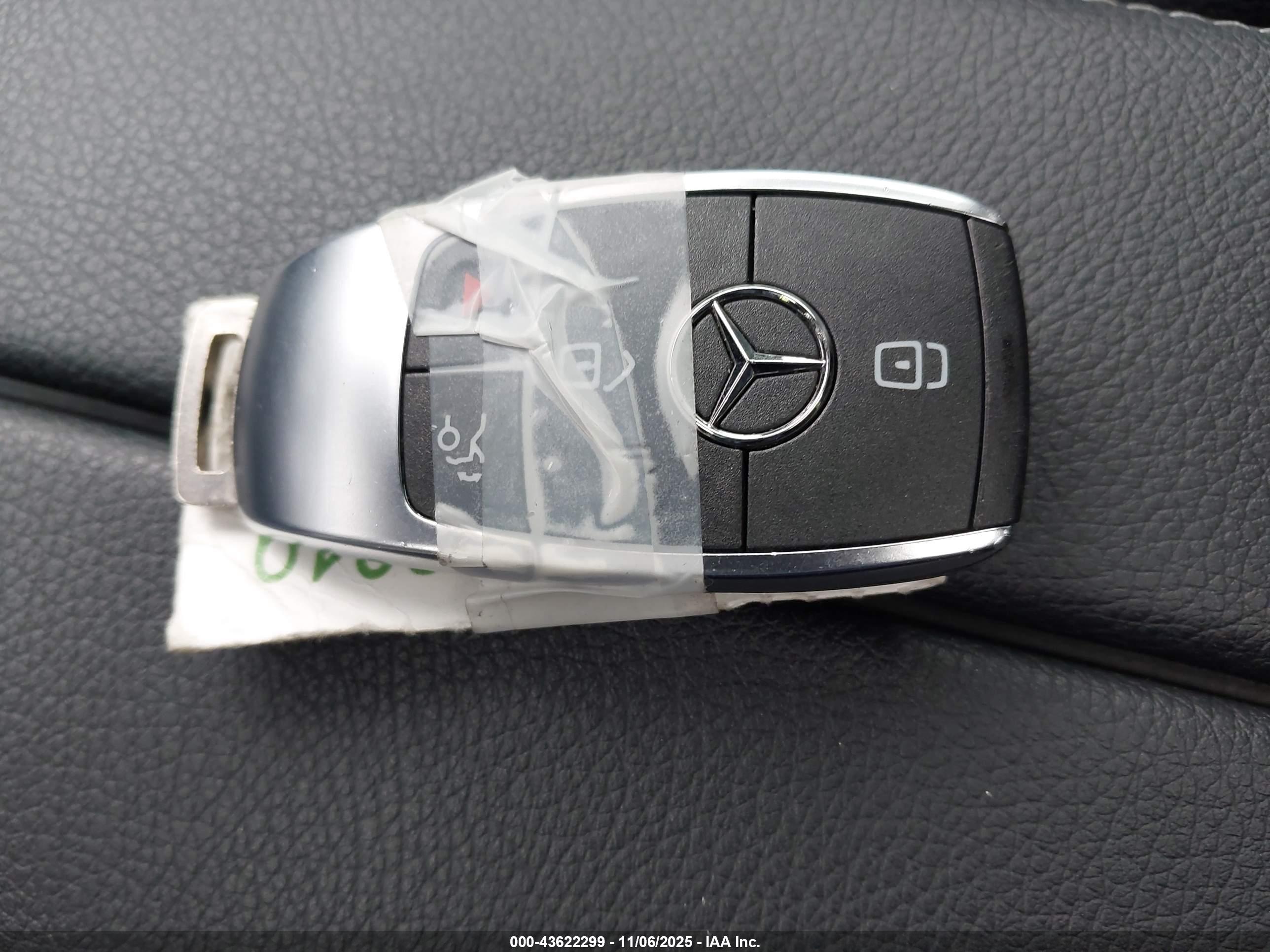 MERCEDES-BENZ GLA image 11