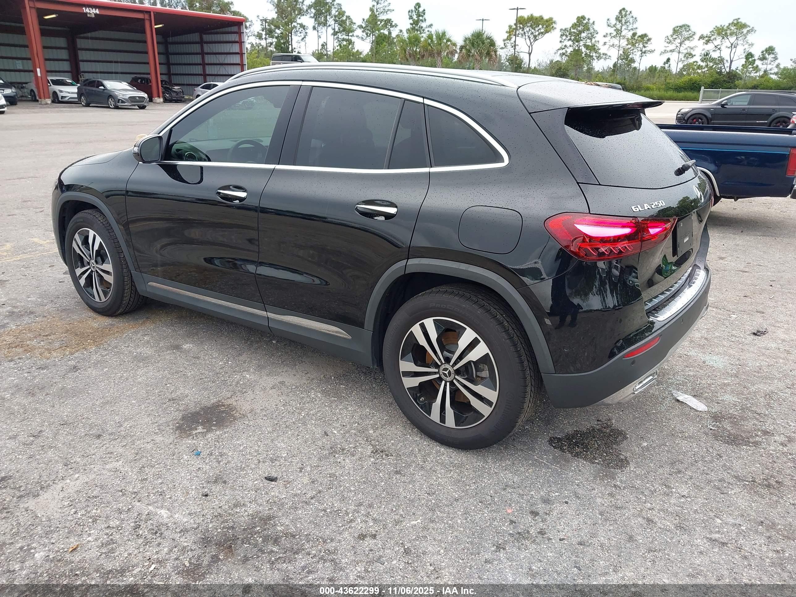 MERCEDES-BENZ GLA image 3