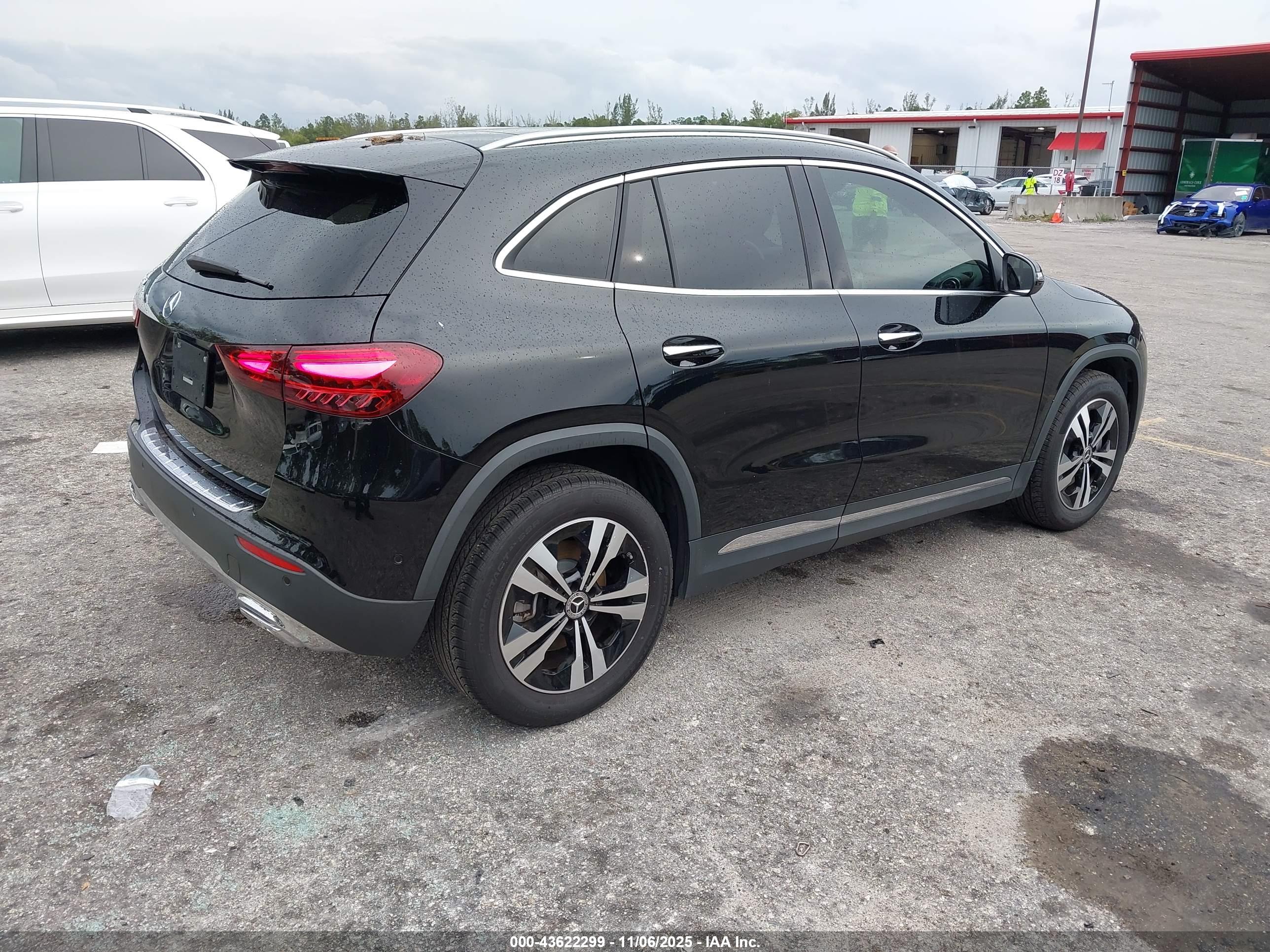 MERCEDES-BENZ GLA image 4