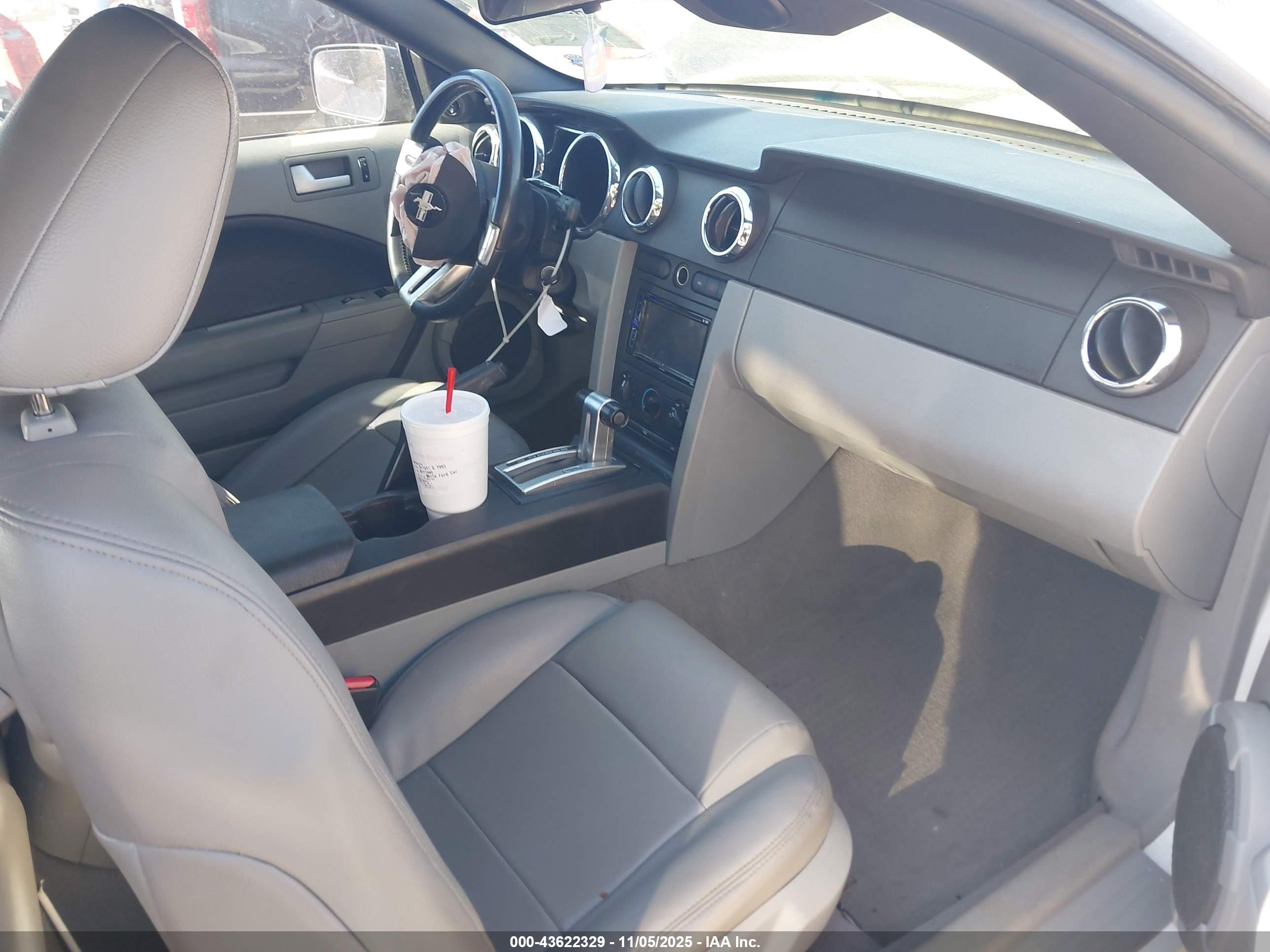 FORD MUSTANG image 5