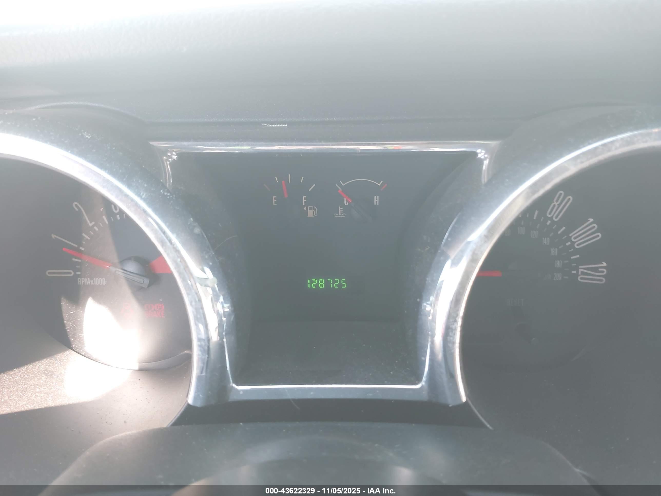 FORD MUSTANG image 7