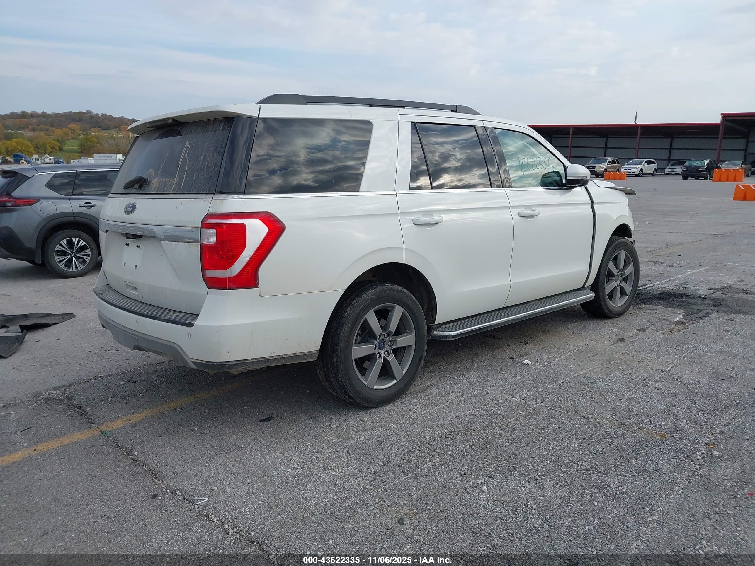 FORD EXPEDITION image 4
