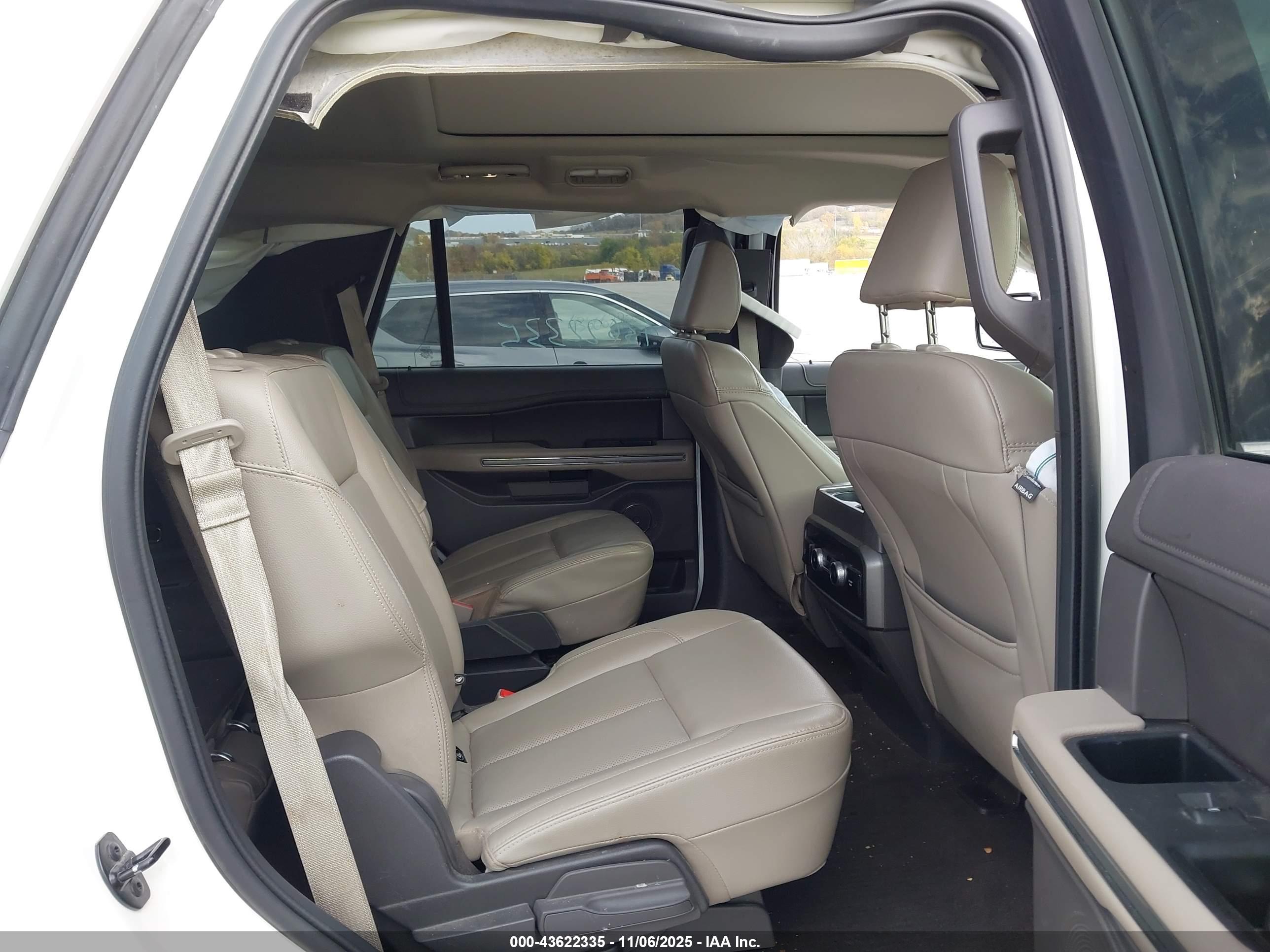 FORD EXPEDITION image 8