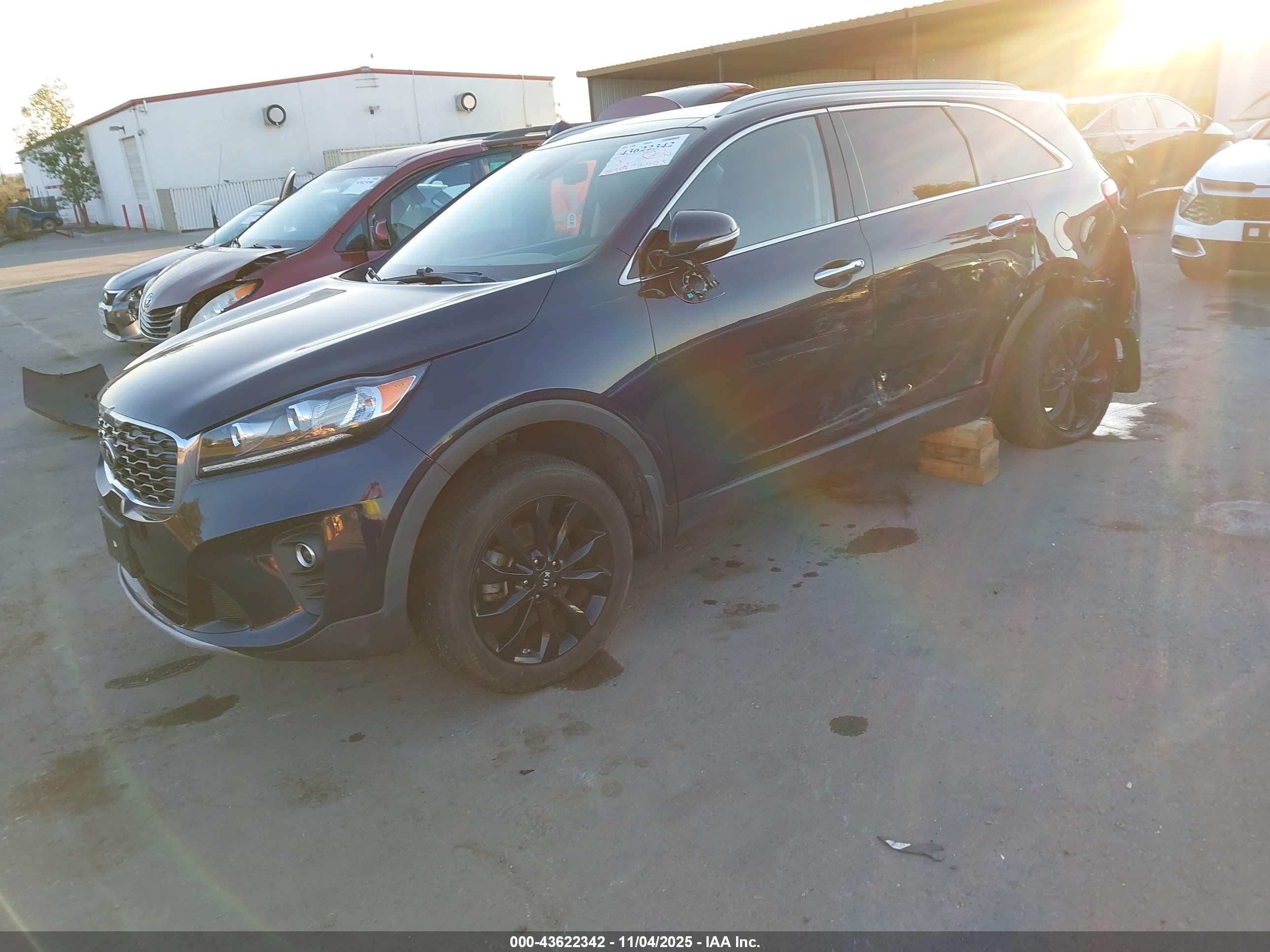 KIA SORENTO image 2