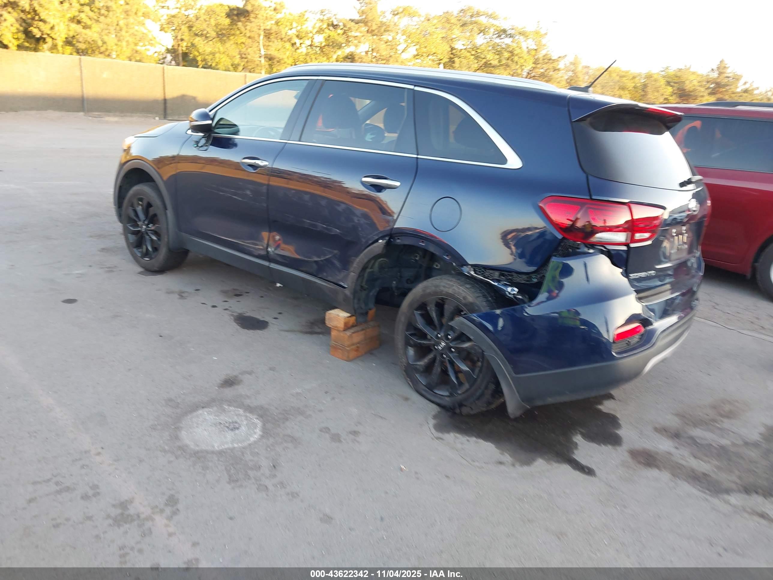 KIA SORENTO image 3