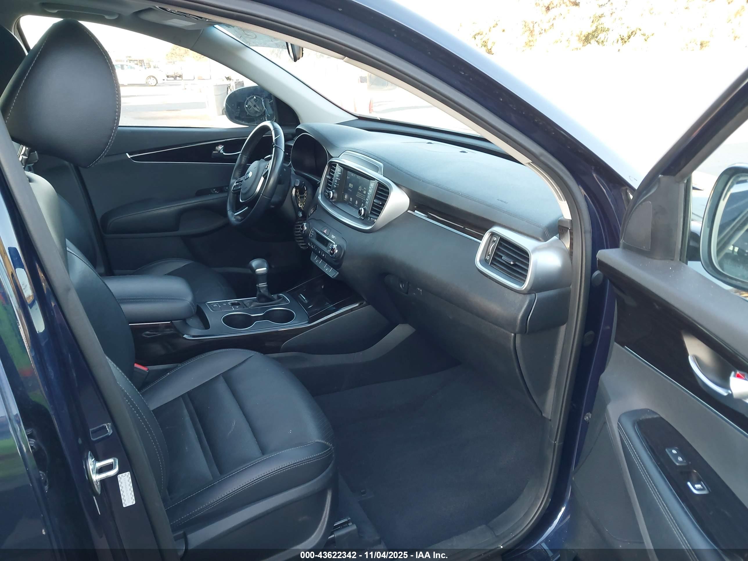 KIA SORENTO image 5