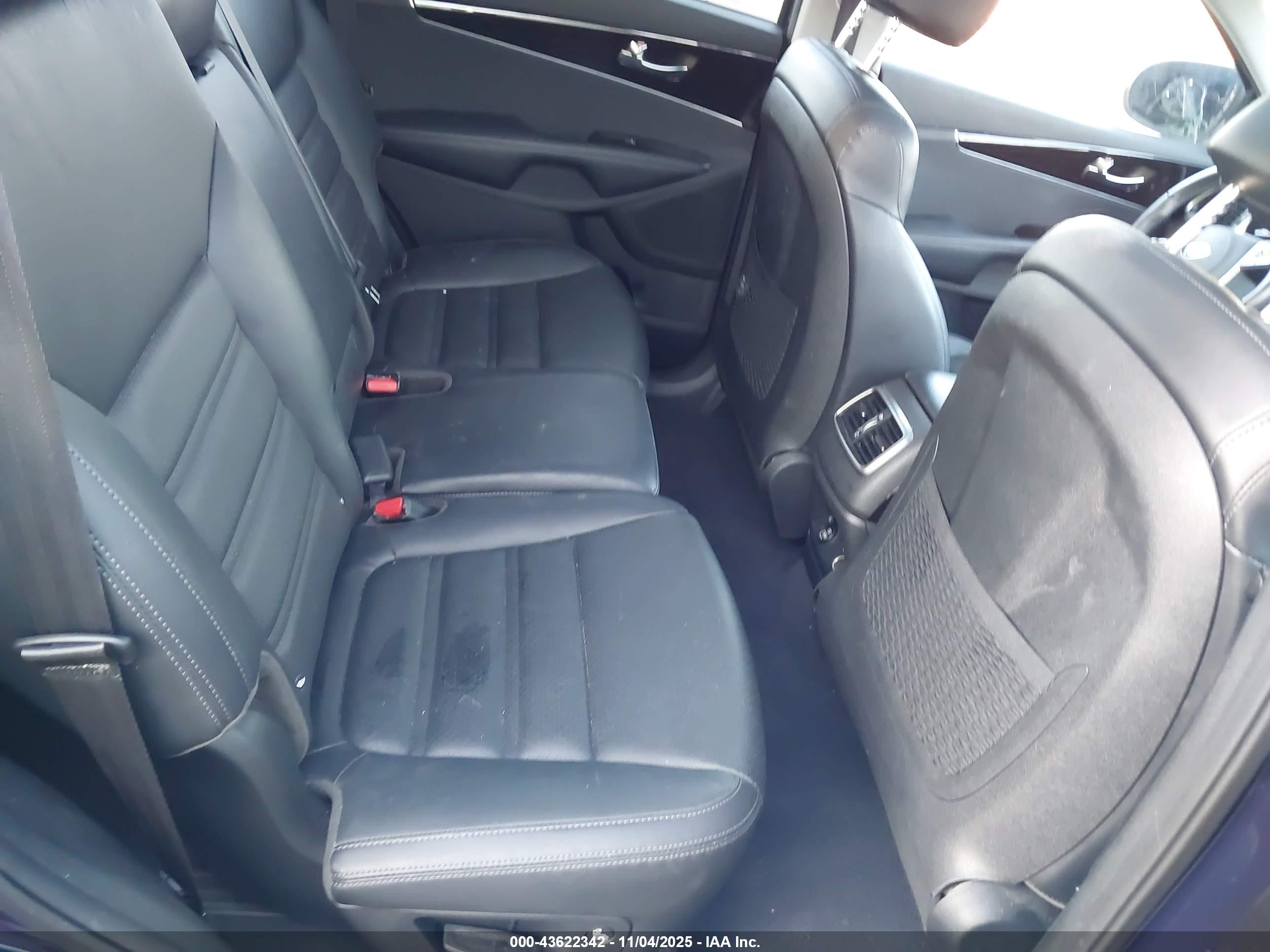 KIA SORENTO image 8