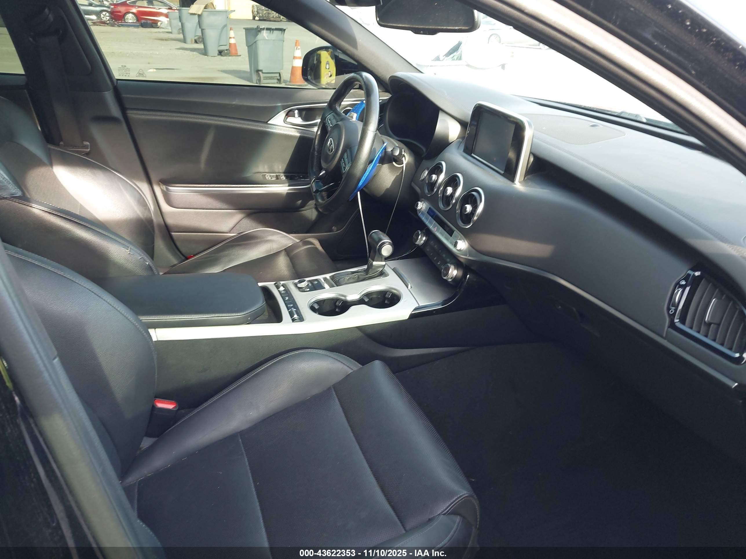 KIA STINGER image 5