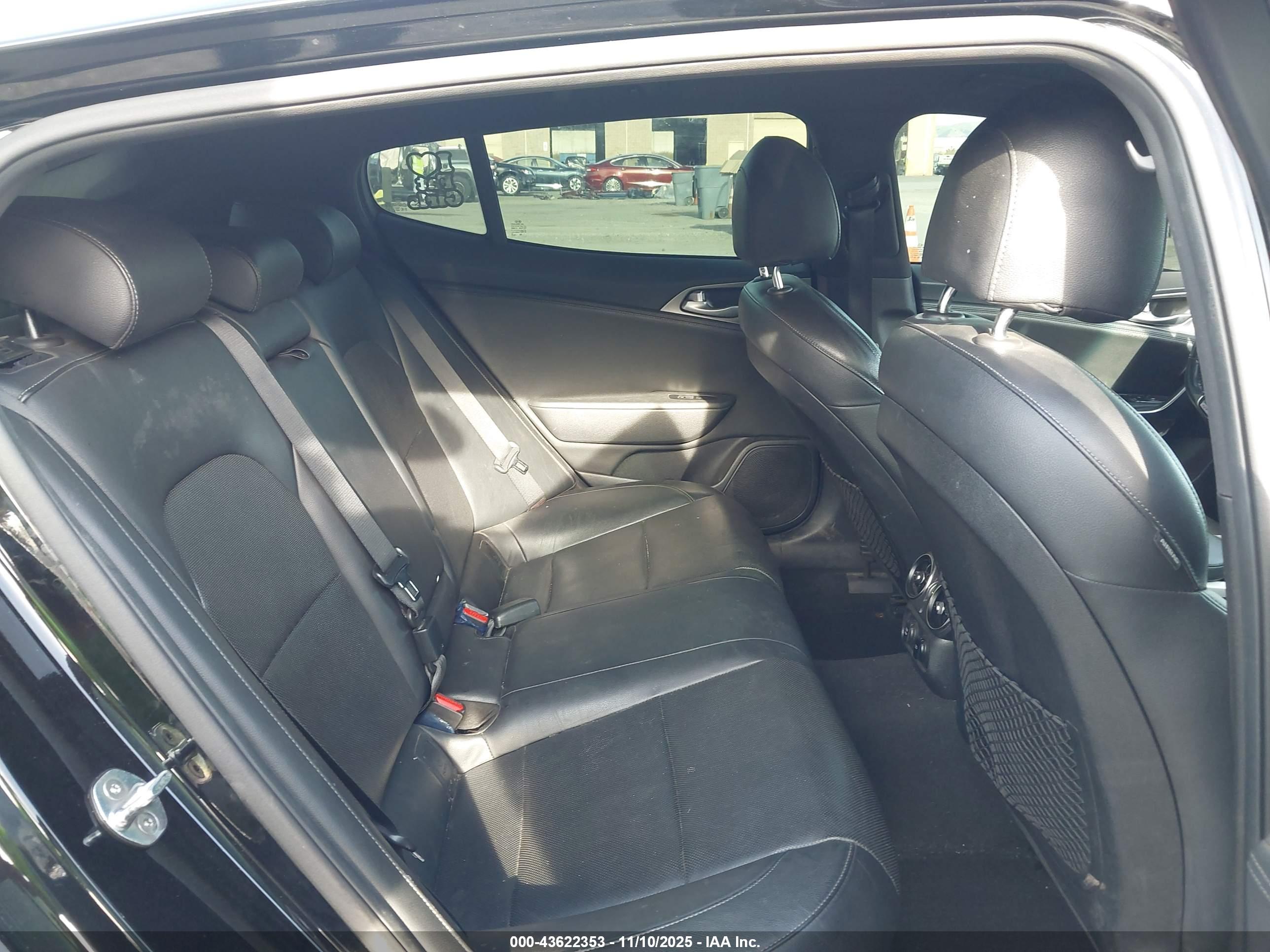 KIA STINGER image 8